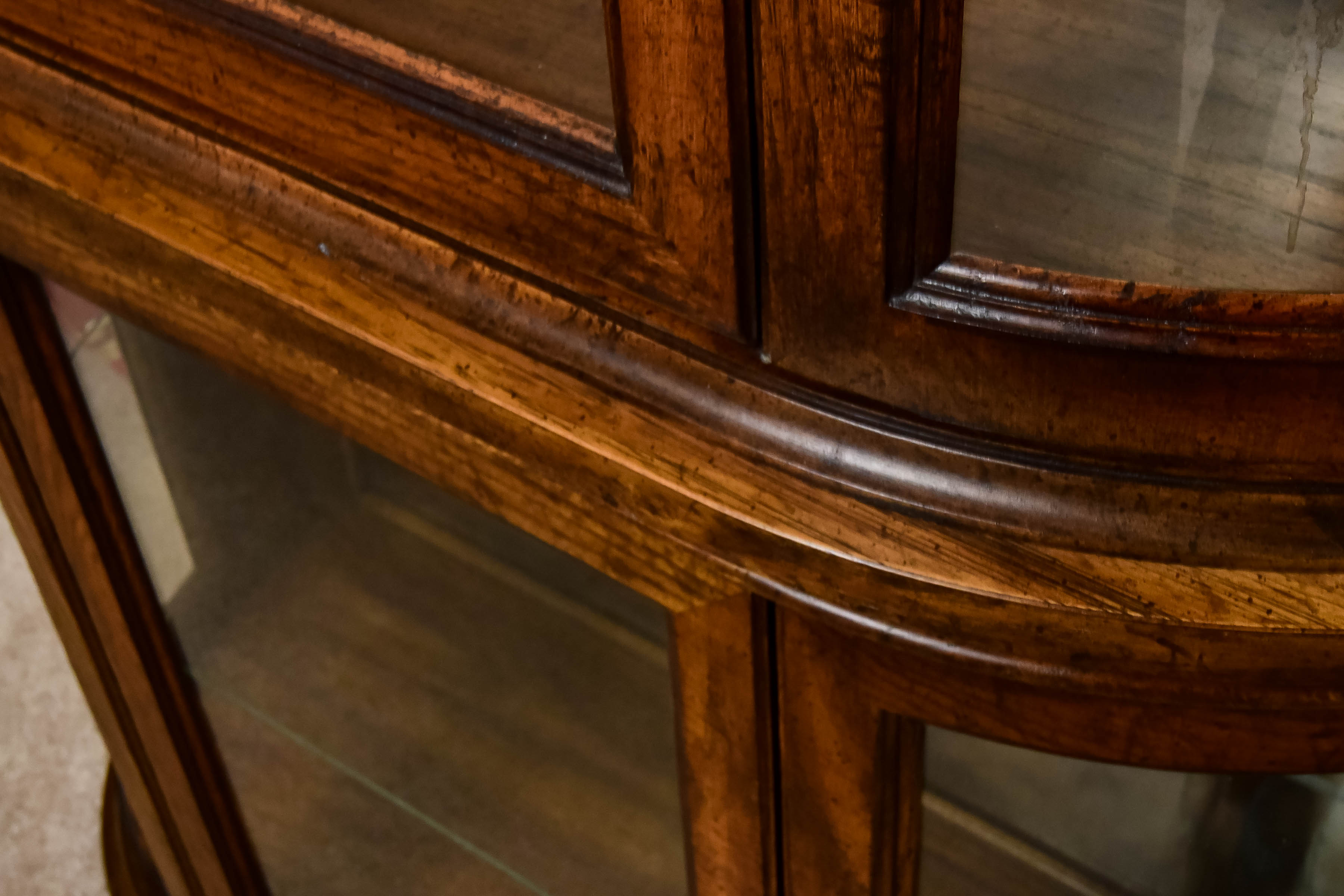 Lighted Vitrine Cabinet