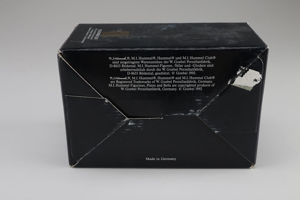 Hummel Kleine Besucherin "Little Visitor"