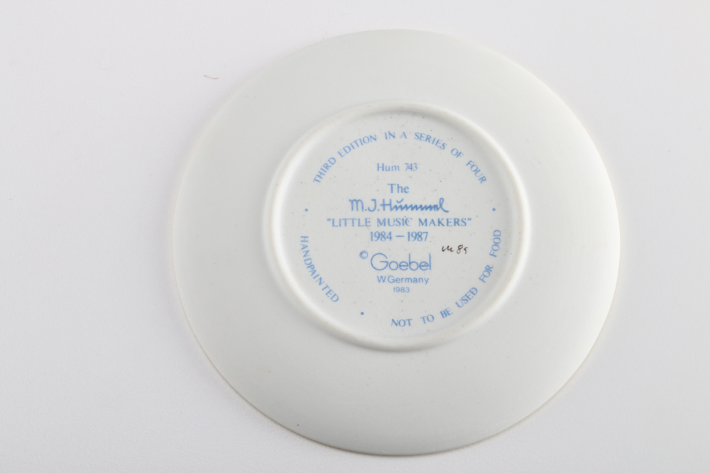 Two Hummel 1986 Plate "Soloist"