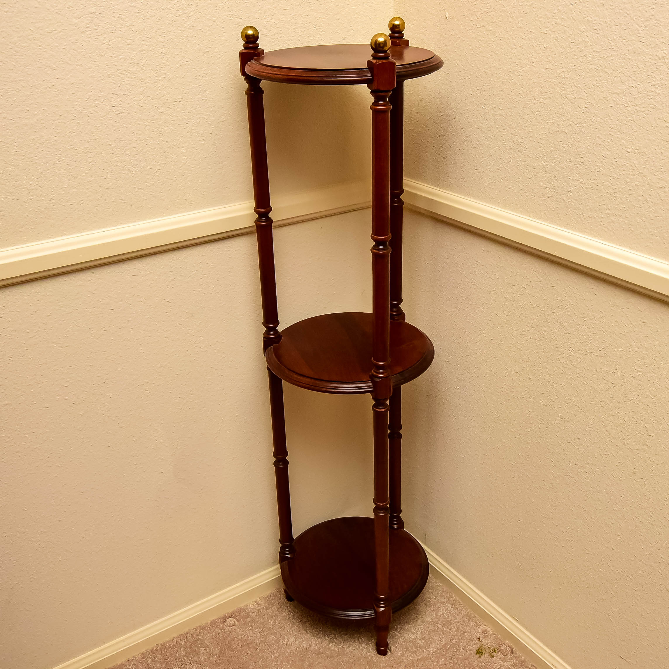Kling Colonial Display Stand
