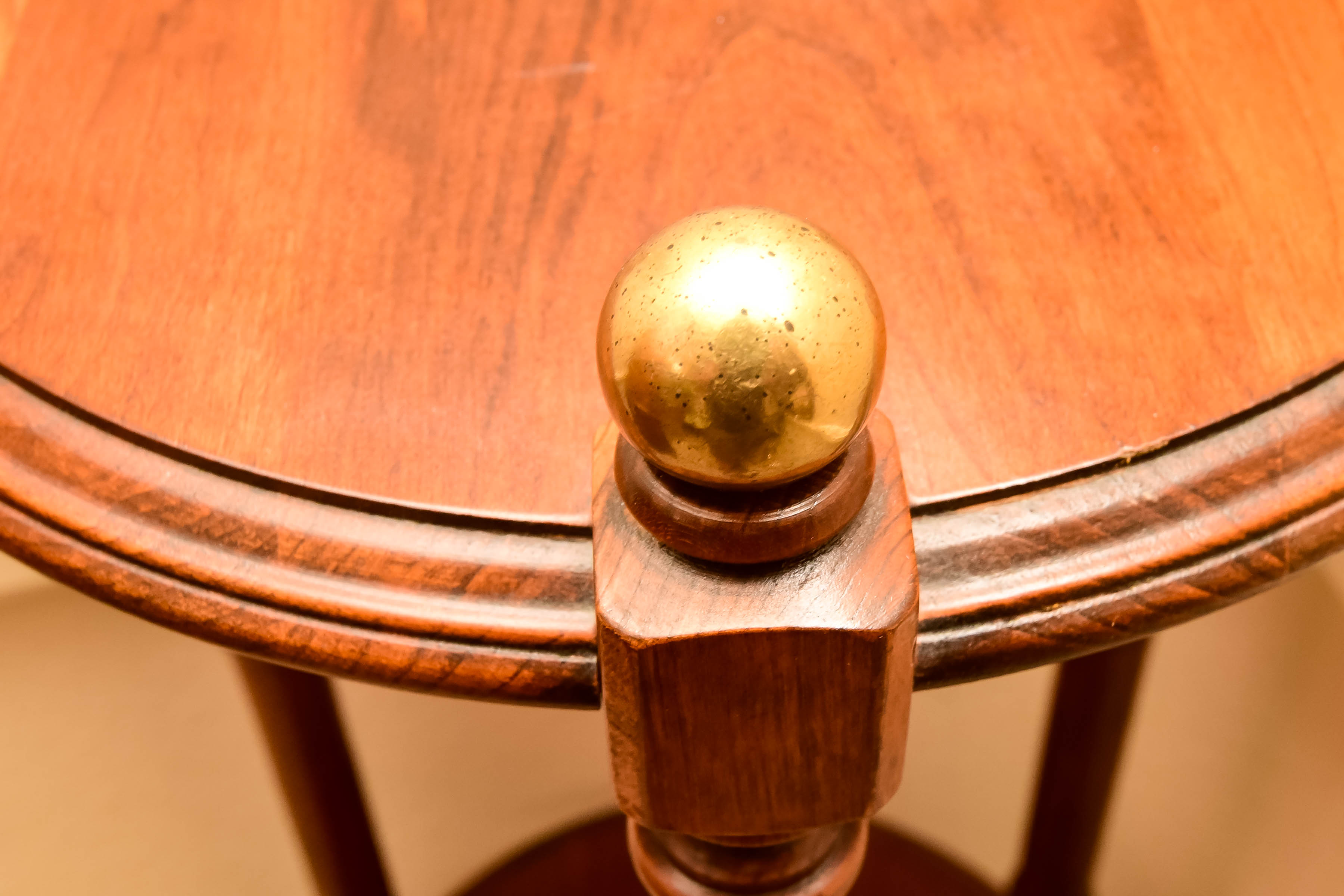 Kling Colonial Display Stand