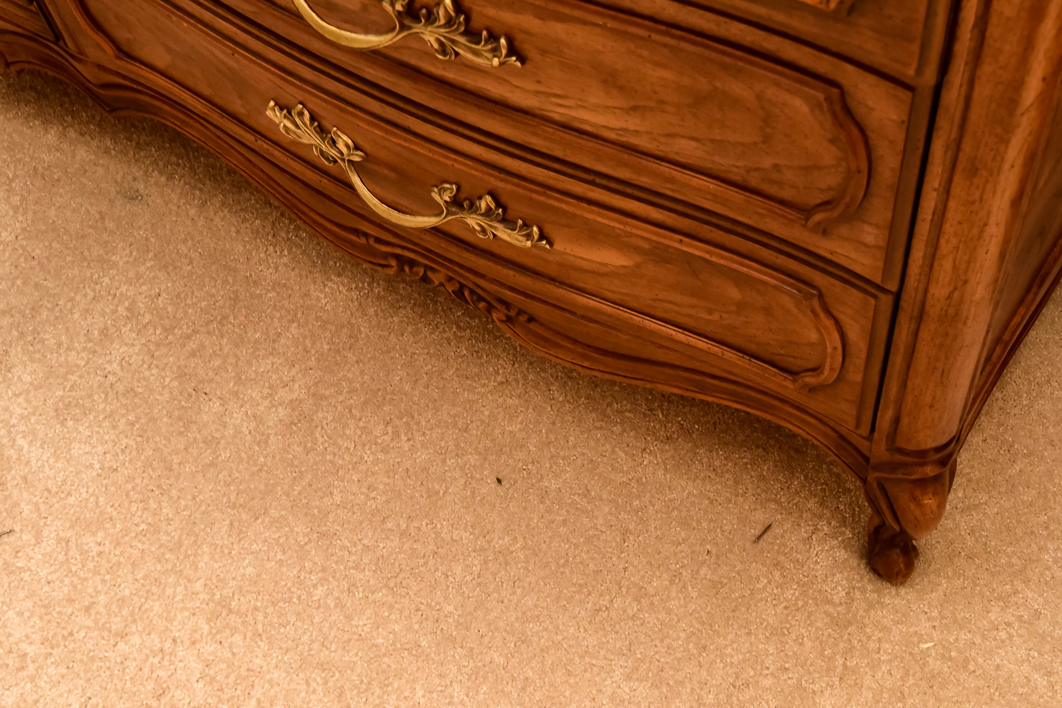 Thomasville Dresser with Tripartite Mirror