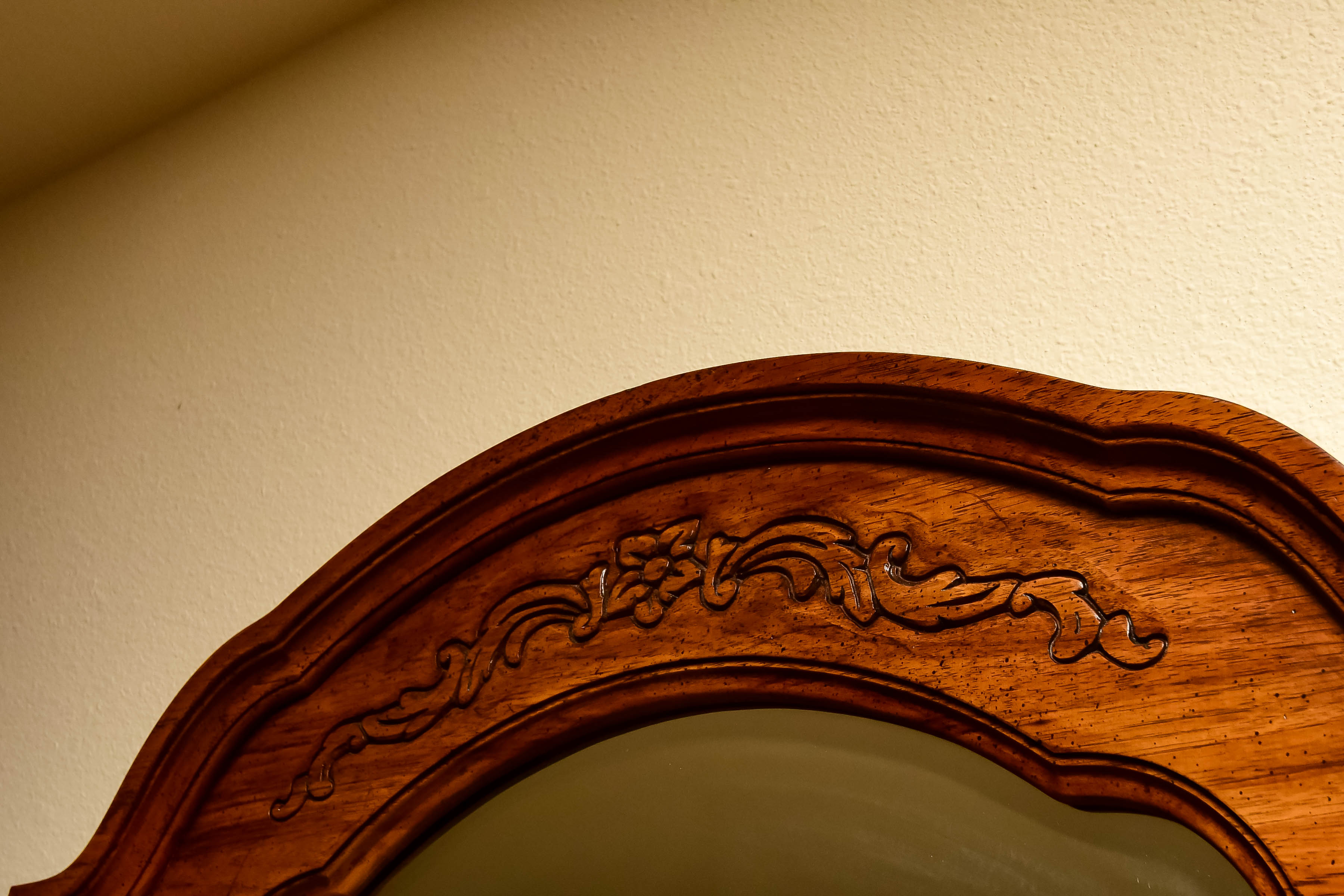 Thomasville Dresser with Tripartite Mirror