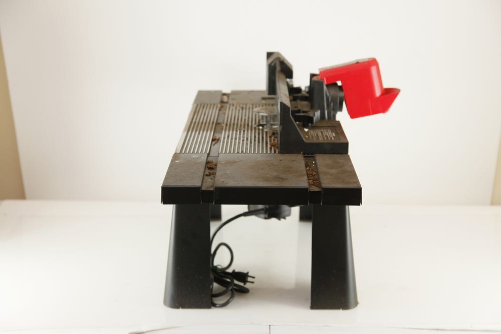 Craftsman Deluxe Router Table and Tools