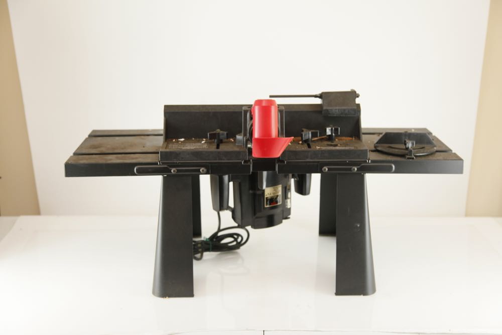 Craftsman Deluxe Router Table and Tools