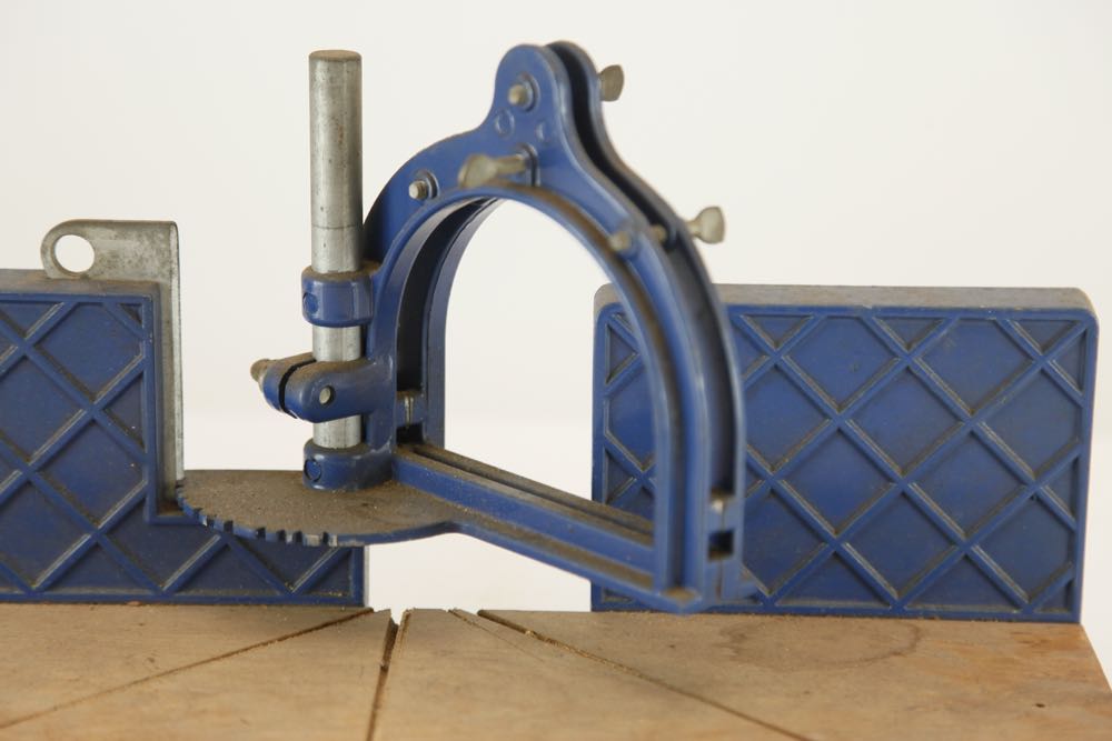 Craftsman Deluxe Router Table and Tools