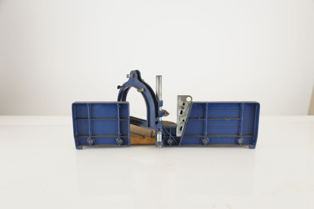 Craftsman Deluxe Router Table and Tools