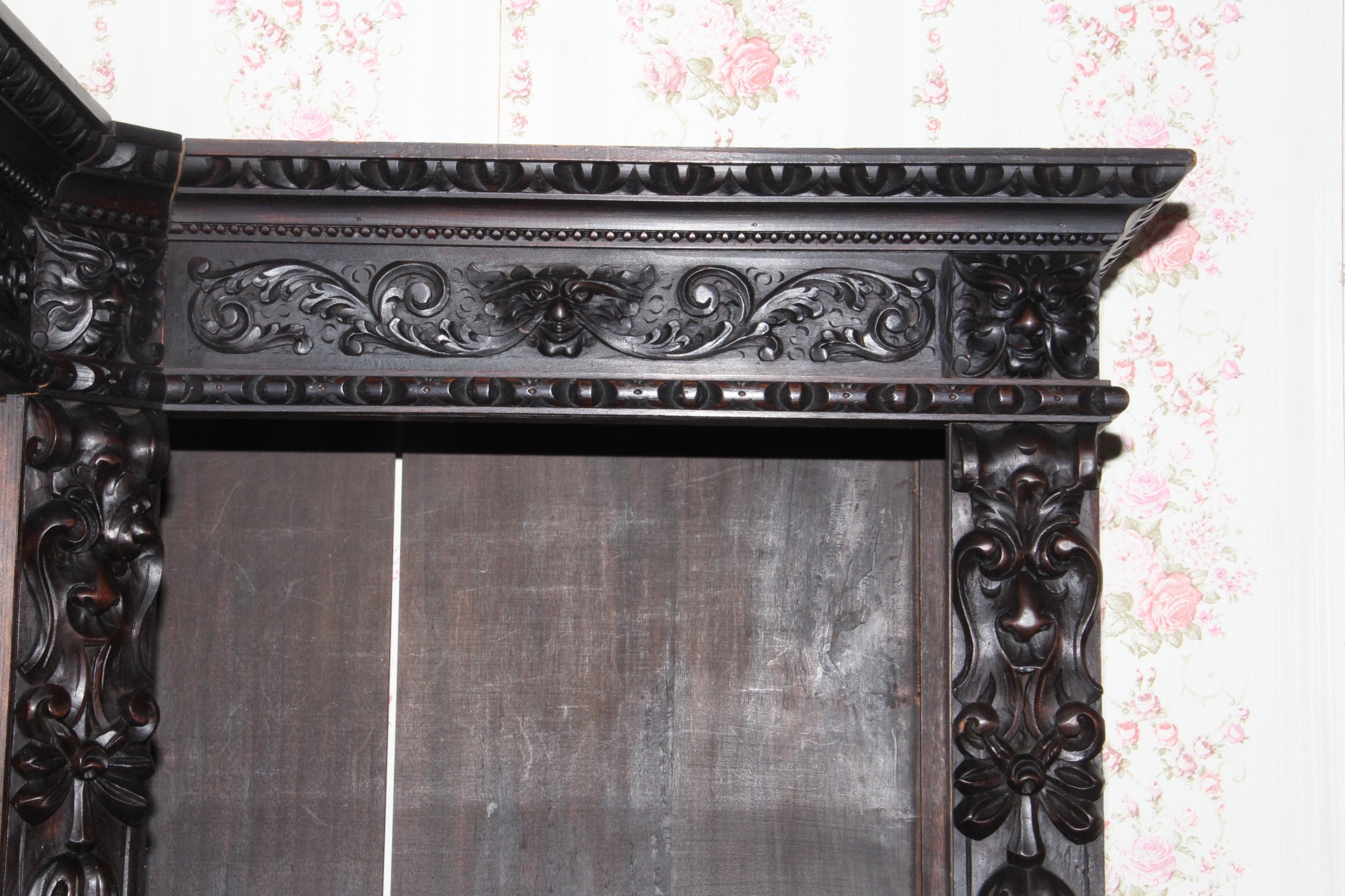 Antique 1880s Italian Renaissance Revival Corner Book Case