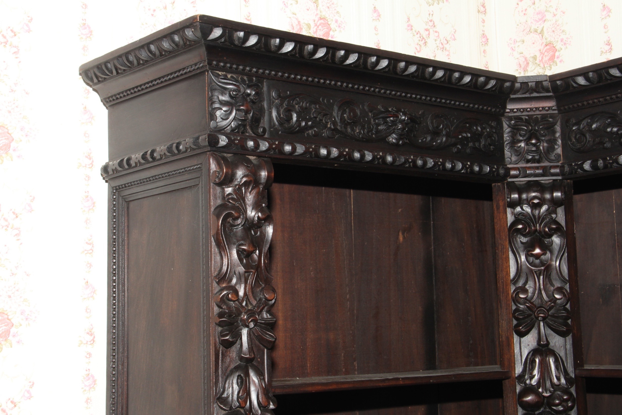 Antique 1880s Italian Renaissance Revival Corner Book Case