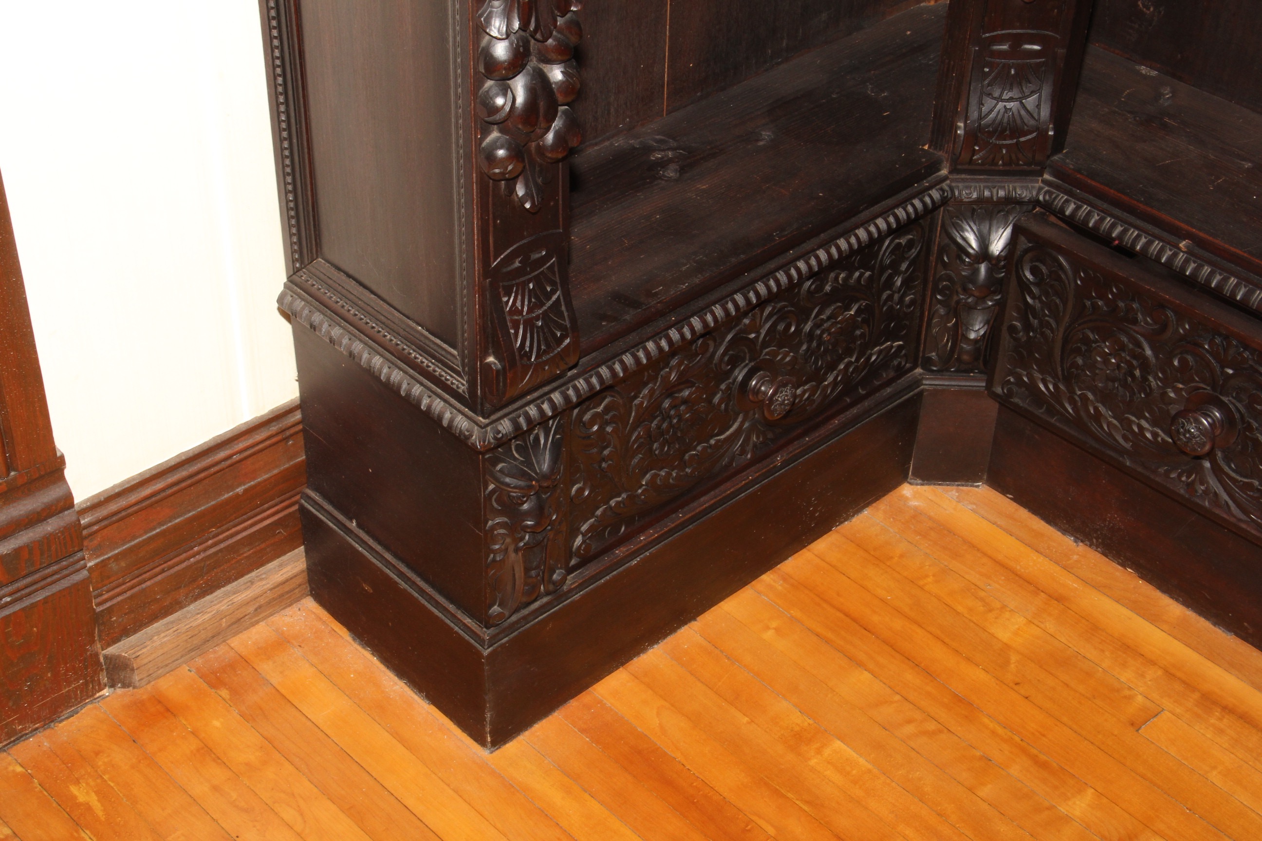 Antique 1880s Italian Renaissance Revival Corner Book Case