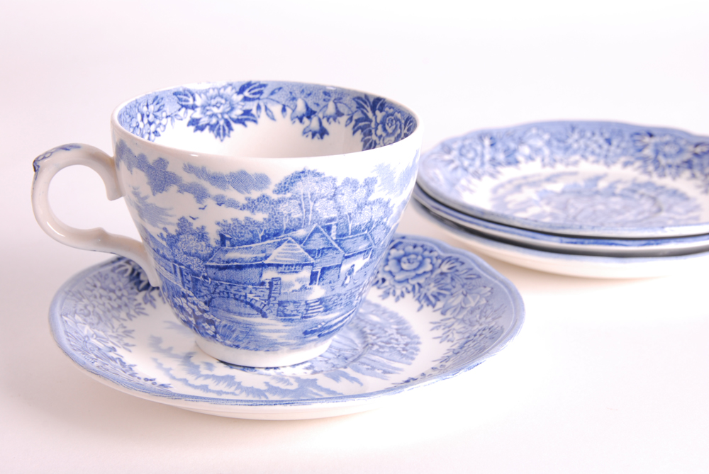 Salem China Co. Olde Staffordshire "English Village" Dish Set