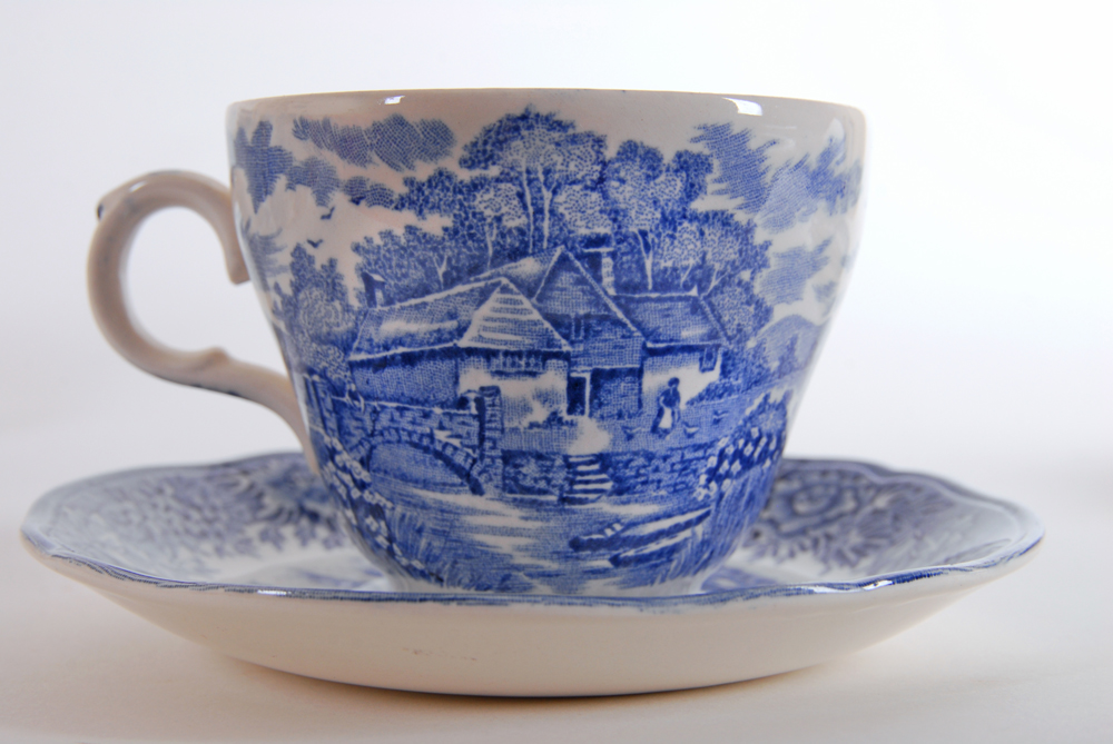 Salem China Co. Olde Staffordshire "English Village" Dish Set
