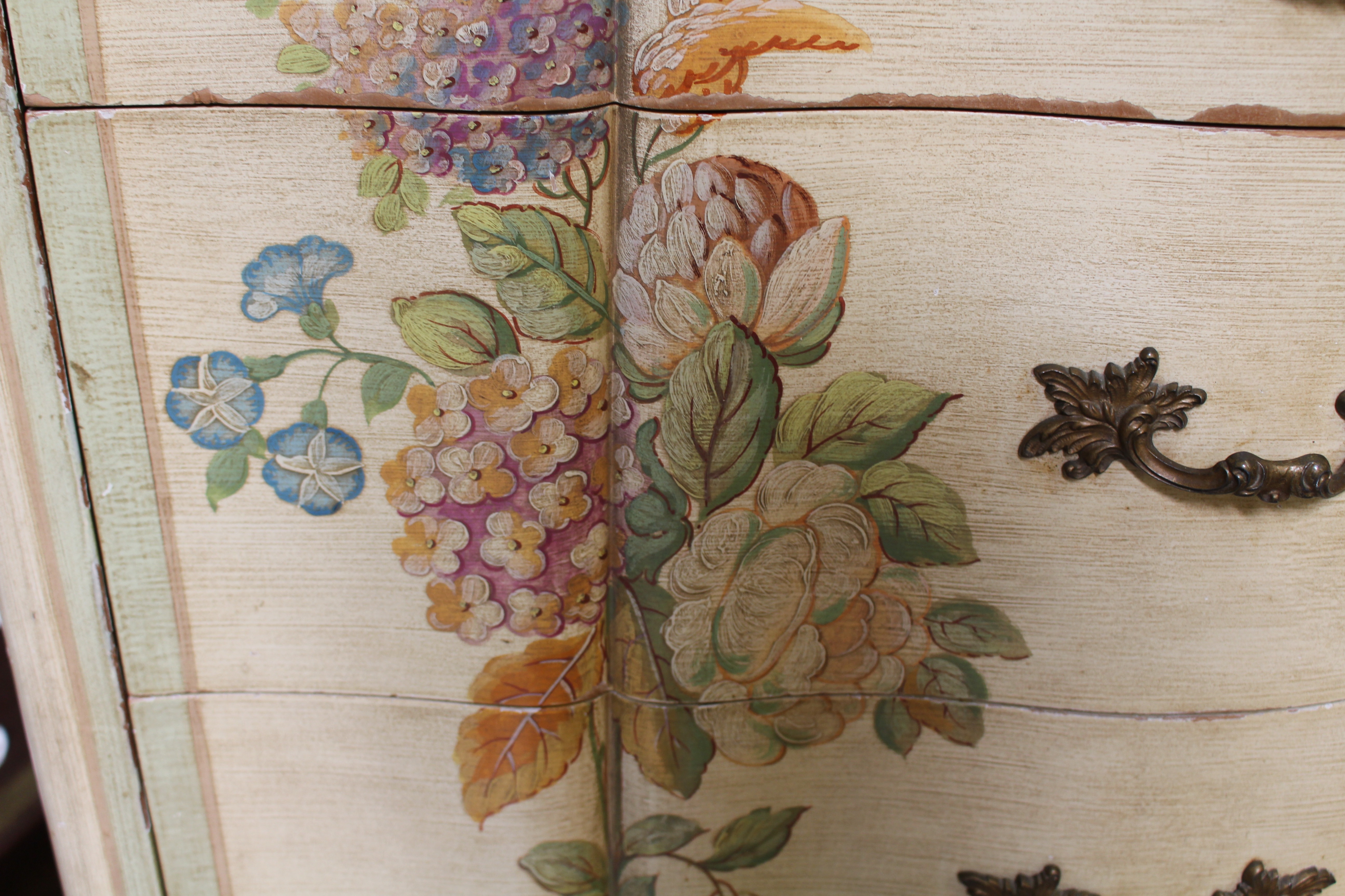 Country Chic Chest of Drawers