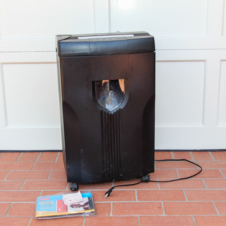 Staples Heavy Duty Shredder