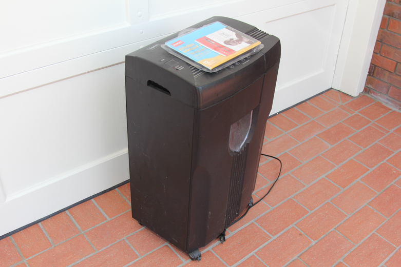 Staples Heavy Duty Shredder