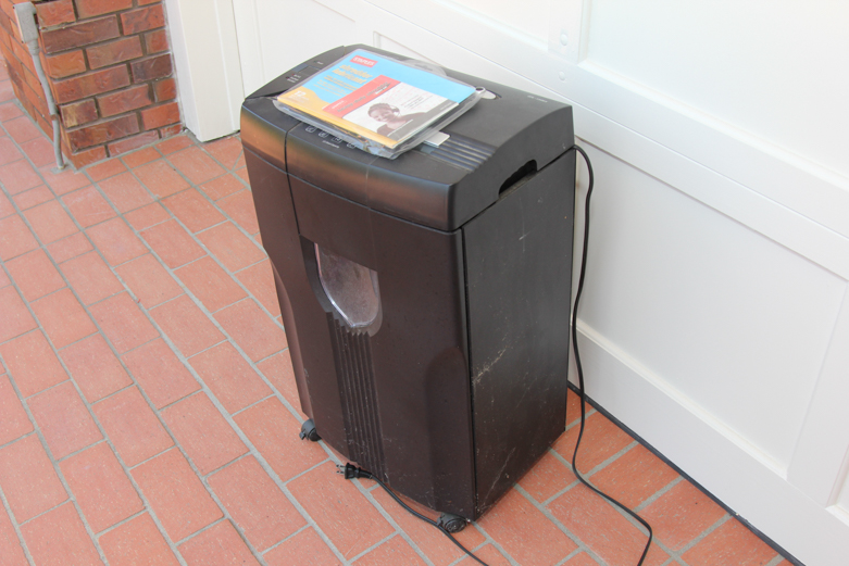 Staples Heavy Duty Shredder