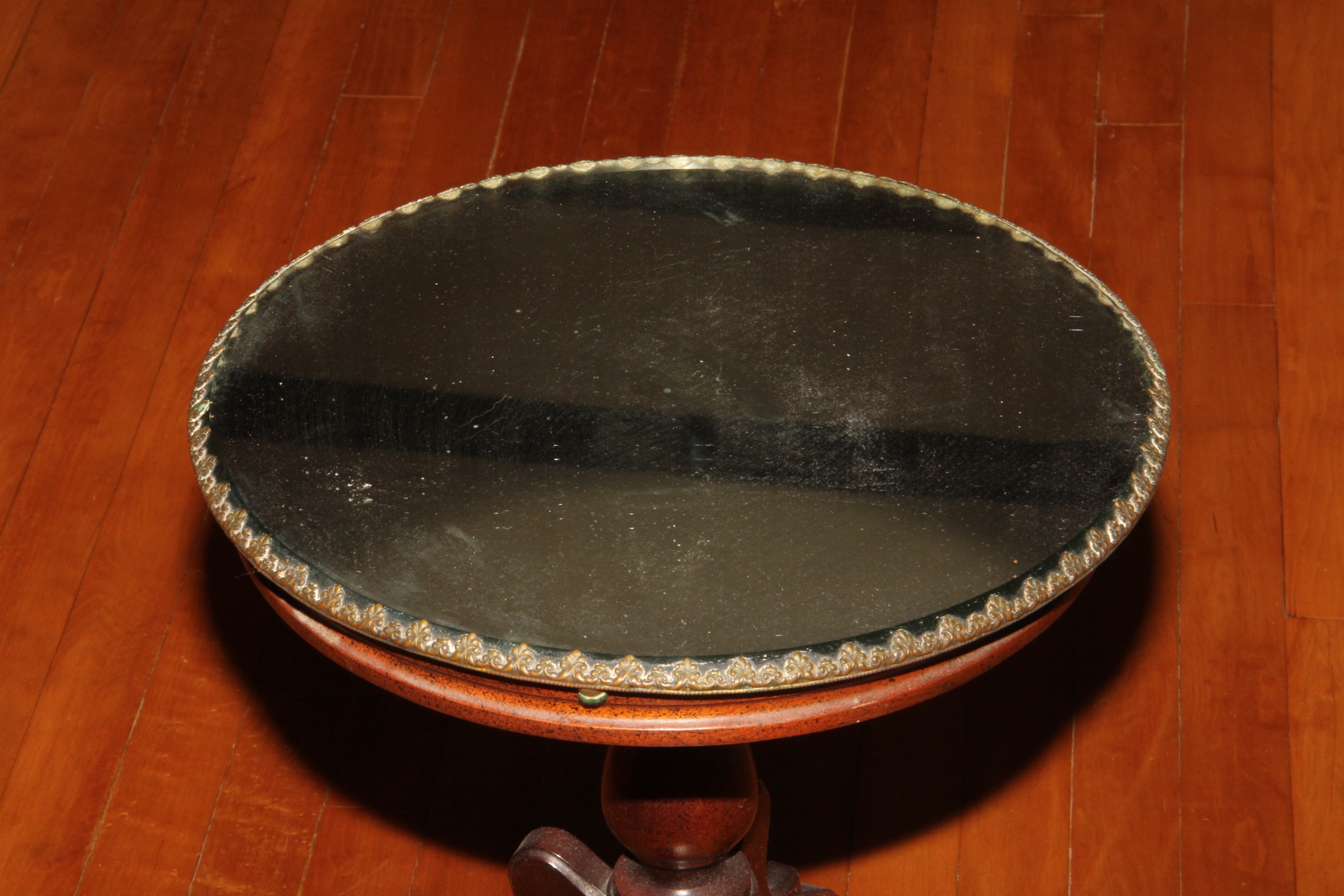 Pedestal Side Table with a Mirror Top