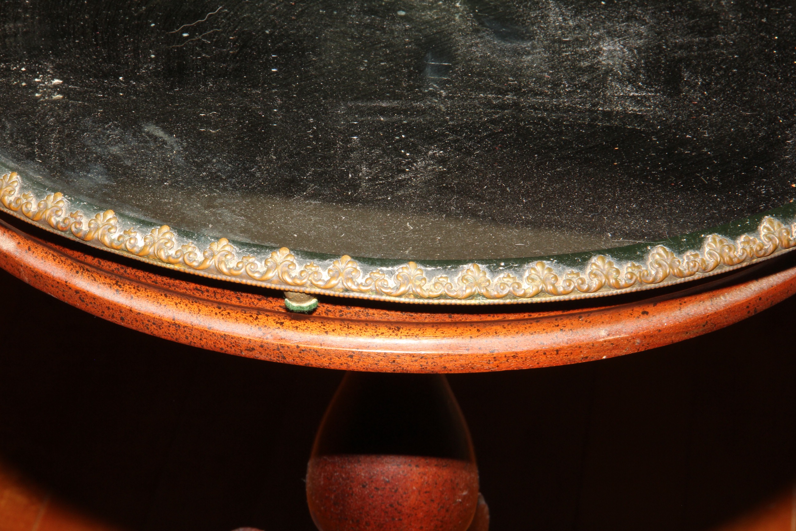 Pedestal Side Table with a Mirror Top