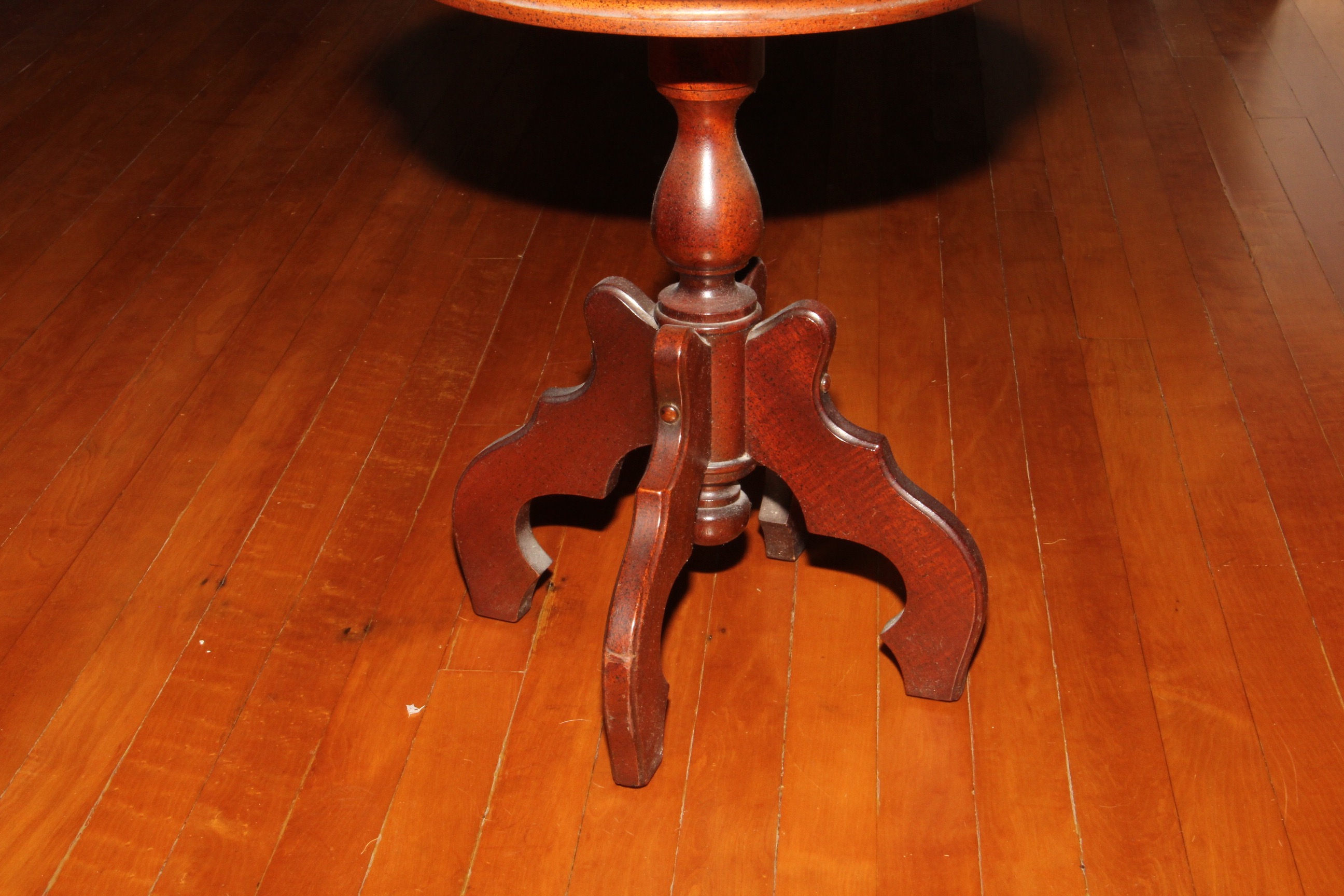 Pedestal Side Table with a Mirror Top