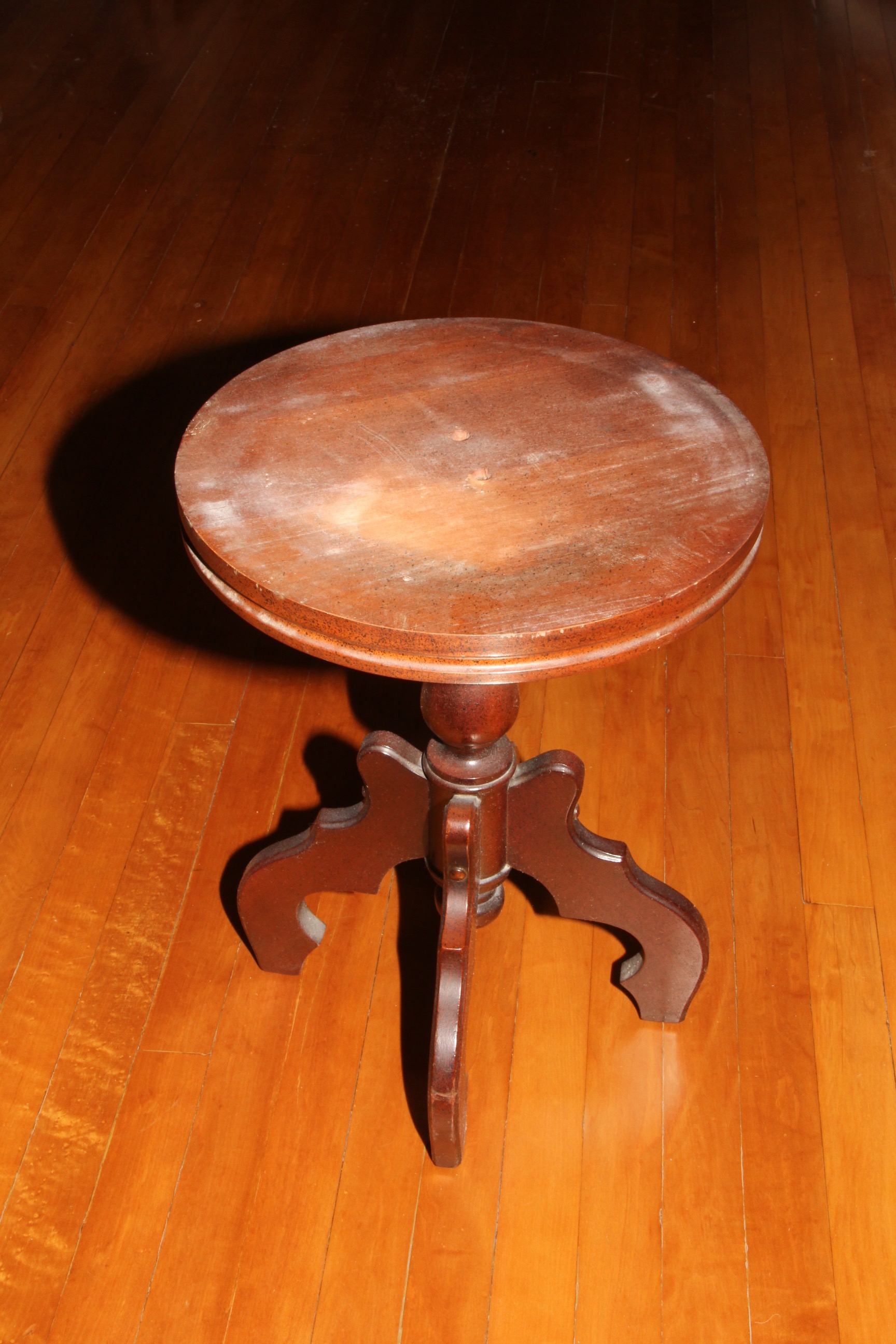 Pedestal Side Table with a Mirror Top