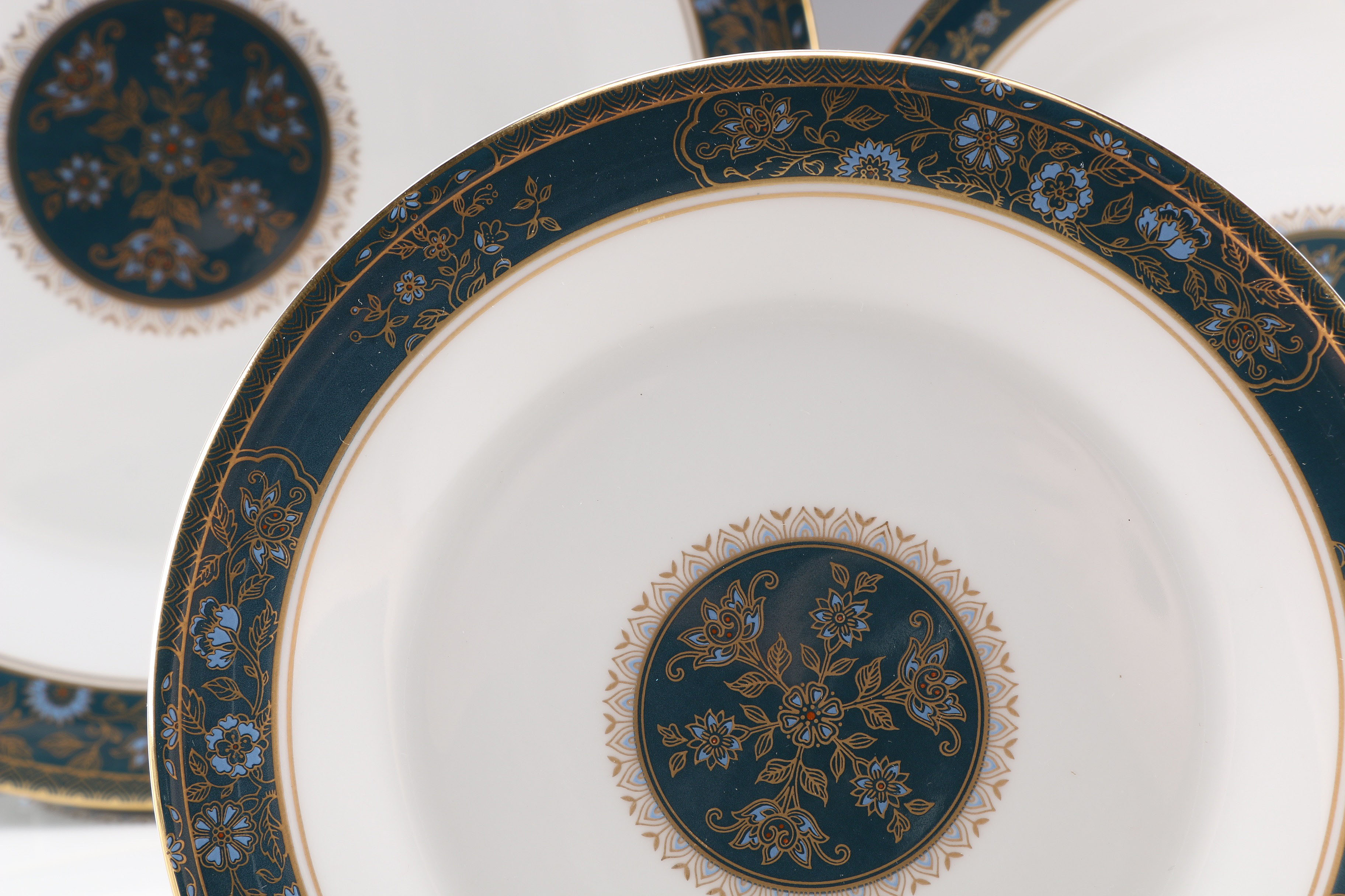 Royal Doulton "Carlyle" Bone China