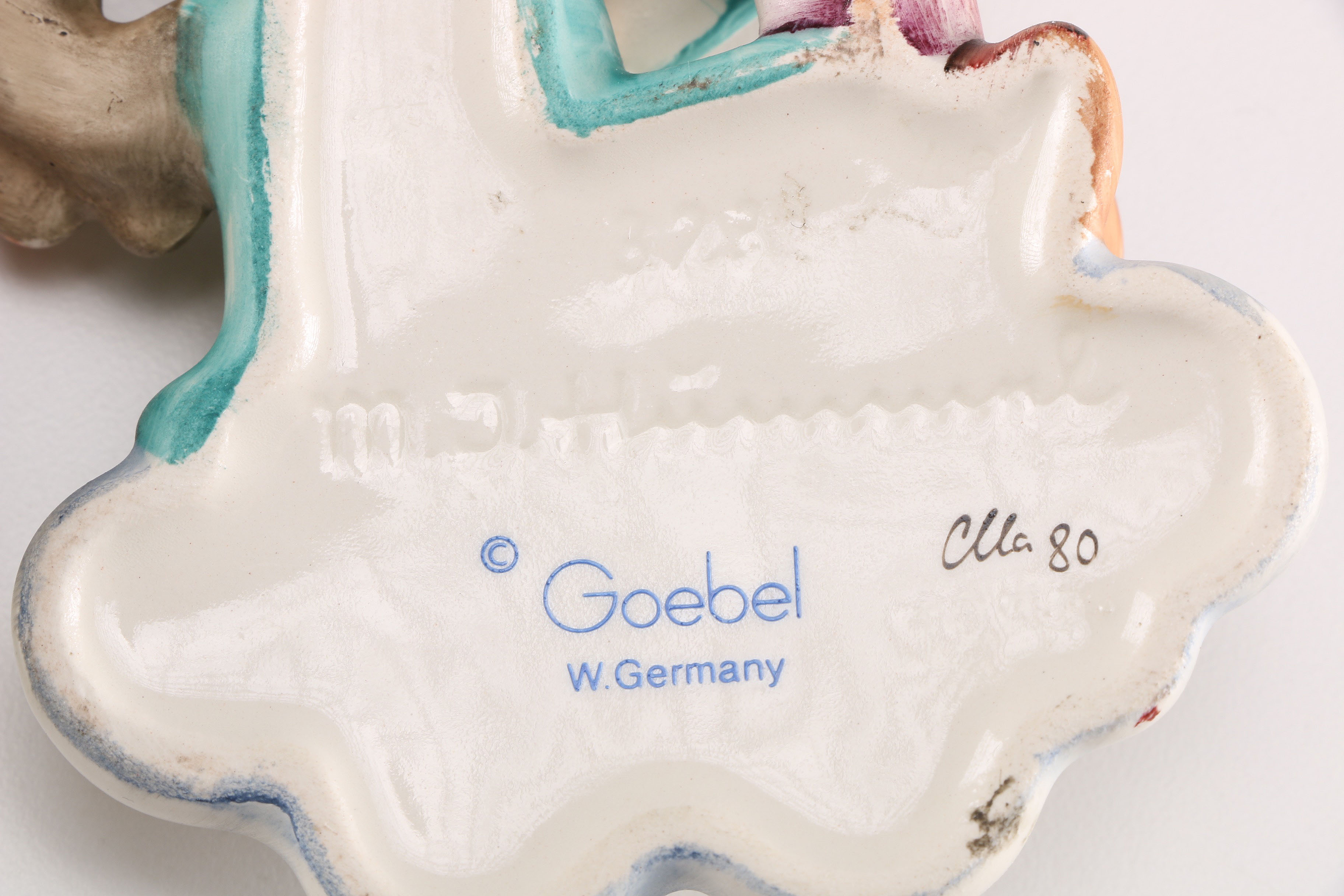 Hummel Ceramic Angel Decor and Set of Three Ricolor Picture Plaques