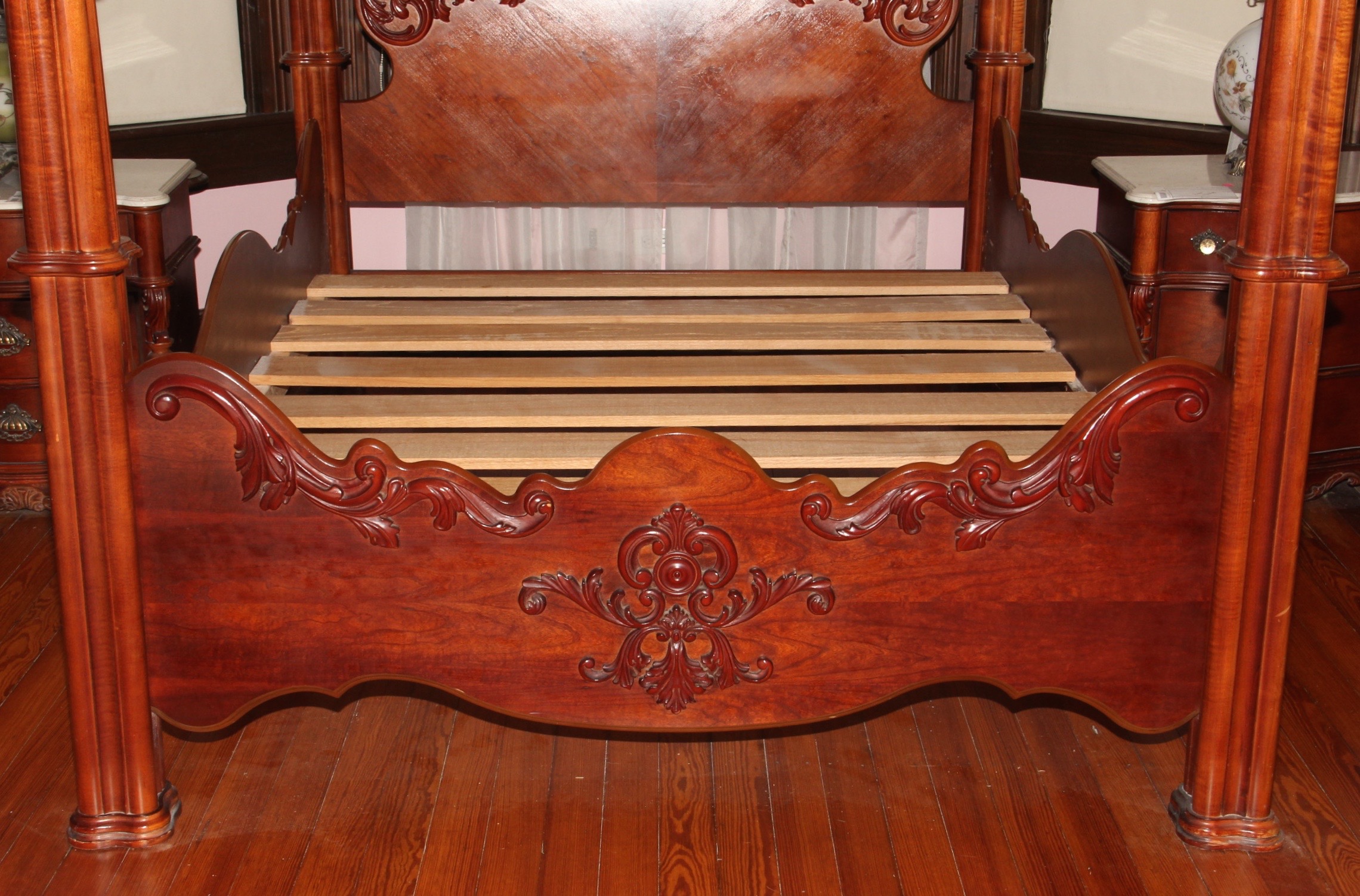 Pulaski Furniture Mahogany Victorian Reproduction Four Poster Queen Size Bed