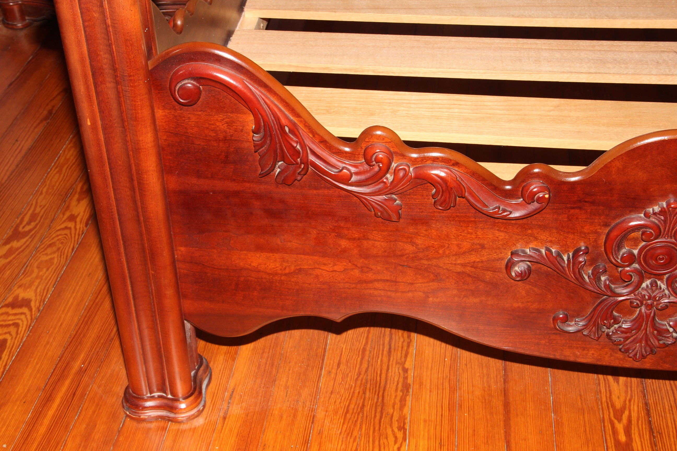 Pulaski Furniture Mahogany Victorian Reproduction Four Poster Queen Size Bed