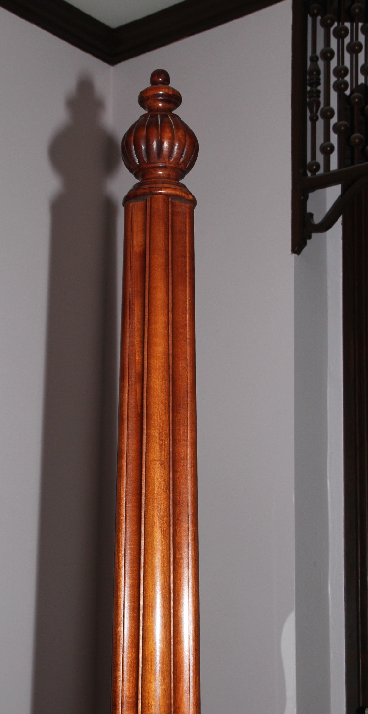 Pulaski Furniture Mahogany Victorian Reproduction Four Poster Queen Size Bed