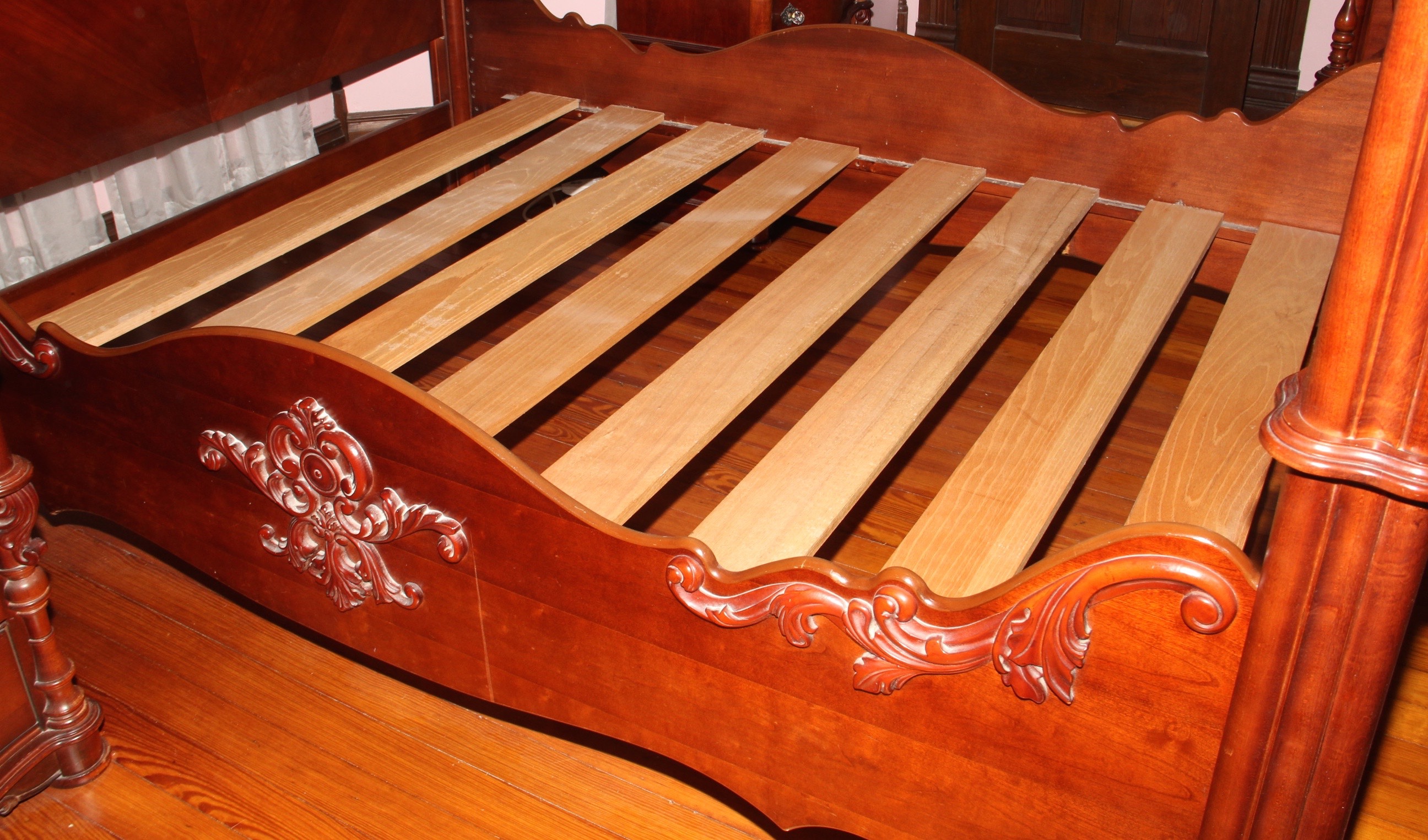 Pulaski Furniture Mahogany Victorian Reproduction Four Poster Queen Size Bed