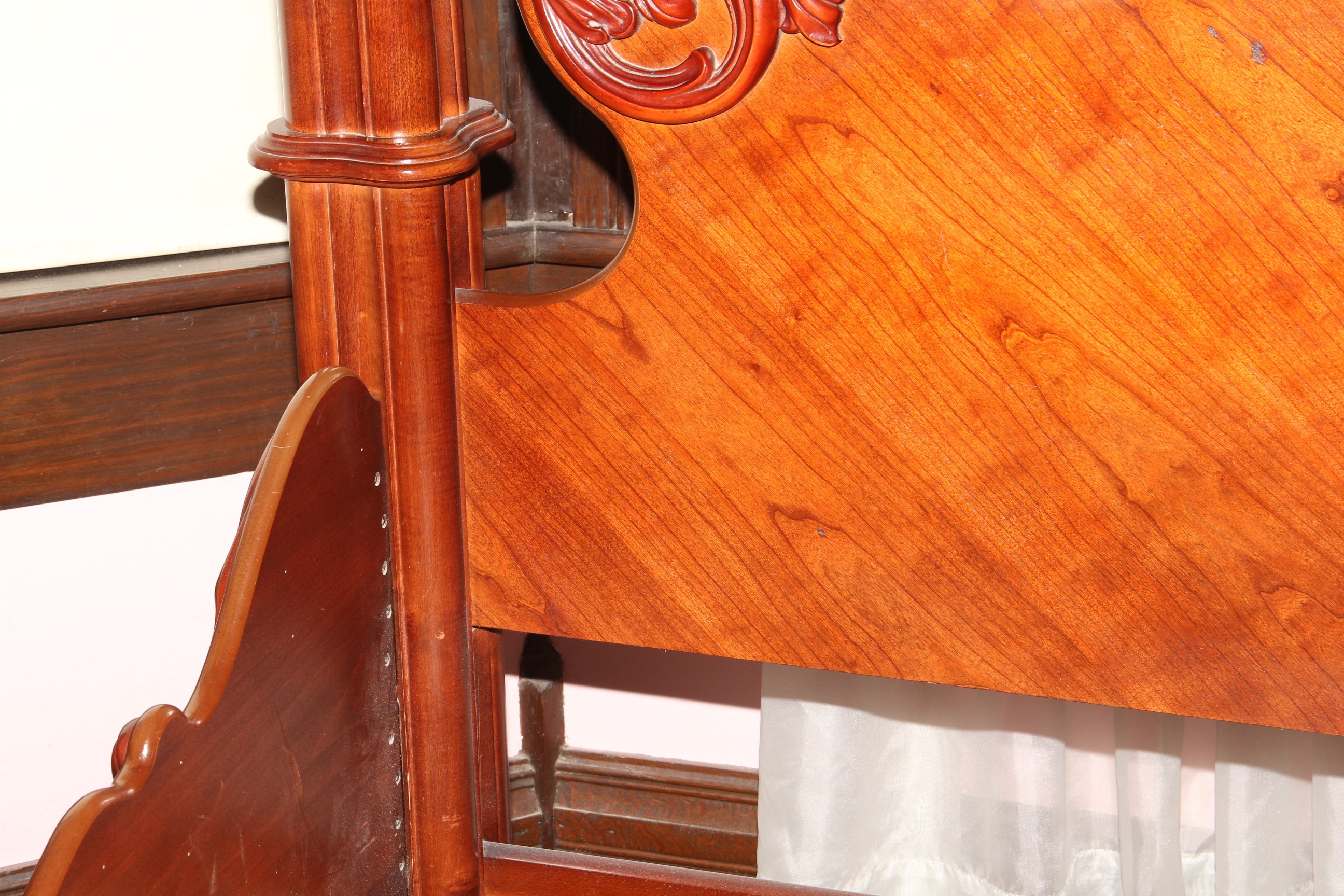 Pulaski Furniture Mahogany Victorian Reproduction Four Poster Queen Size Bed