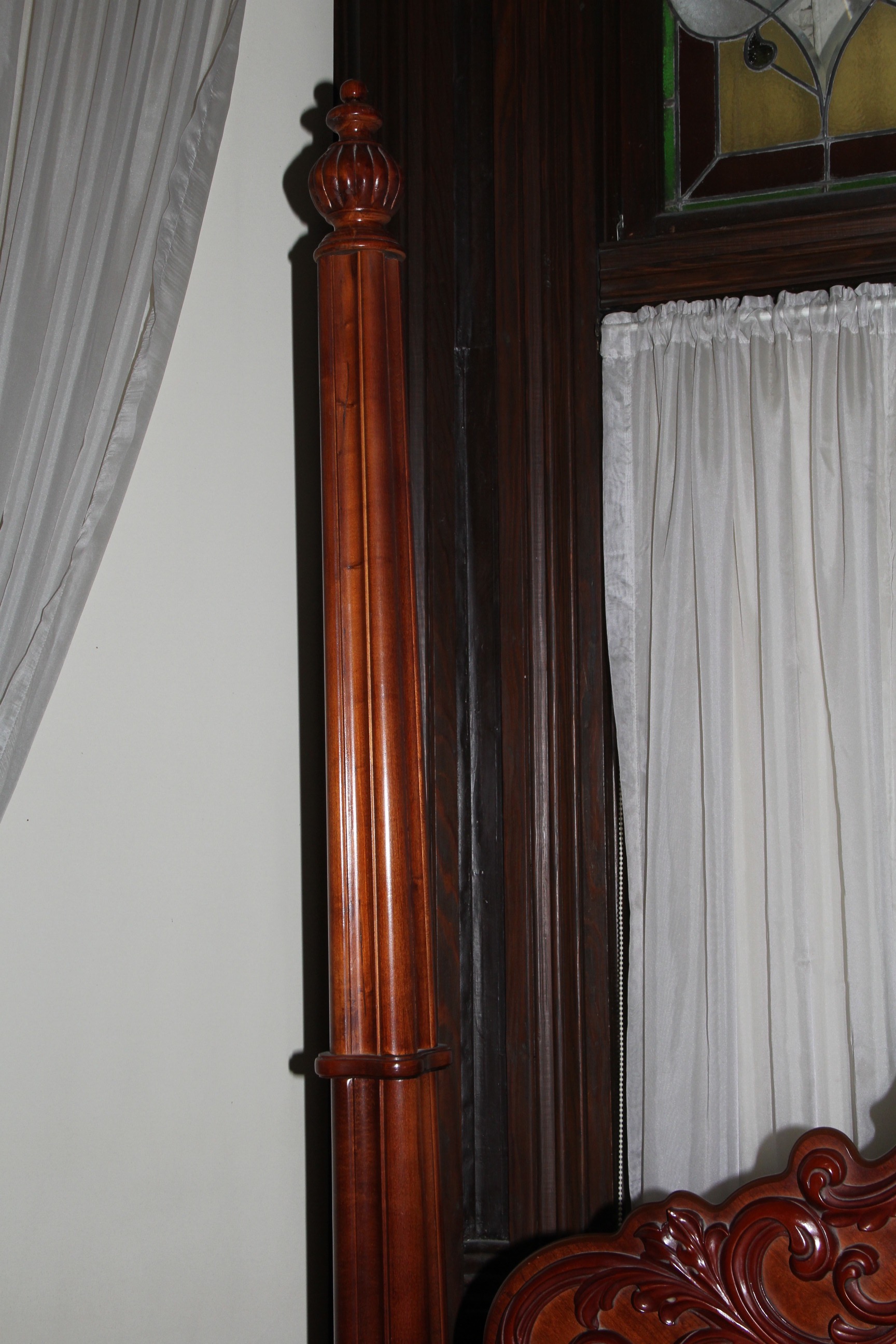 Pulaski Furniture Mahogany Victorian Reproduction Four Poster Queen Size Bed