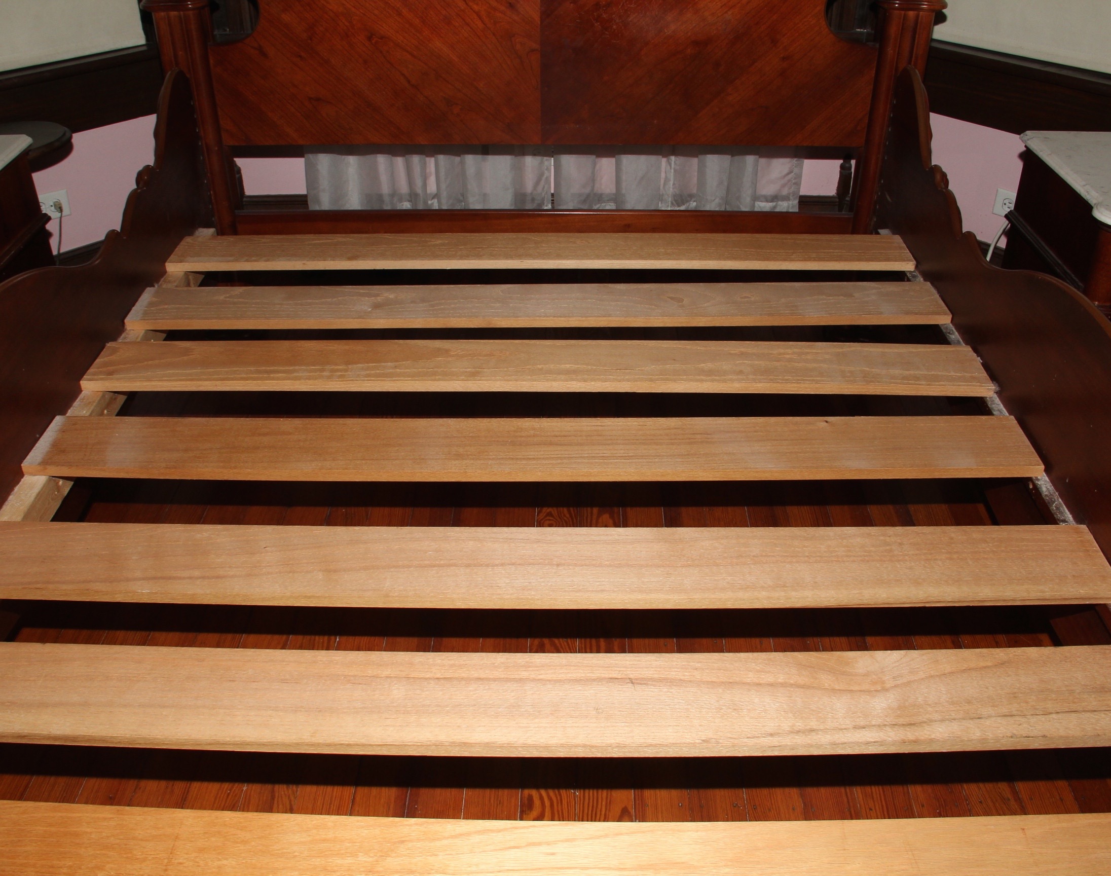 Pulaski Furniture Mahogany Victorian Reproduction Four Poster Queen Size Bed