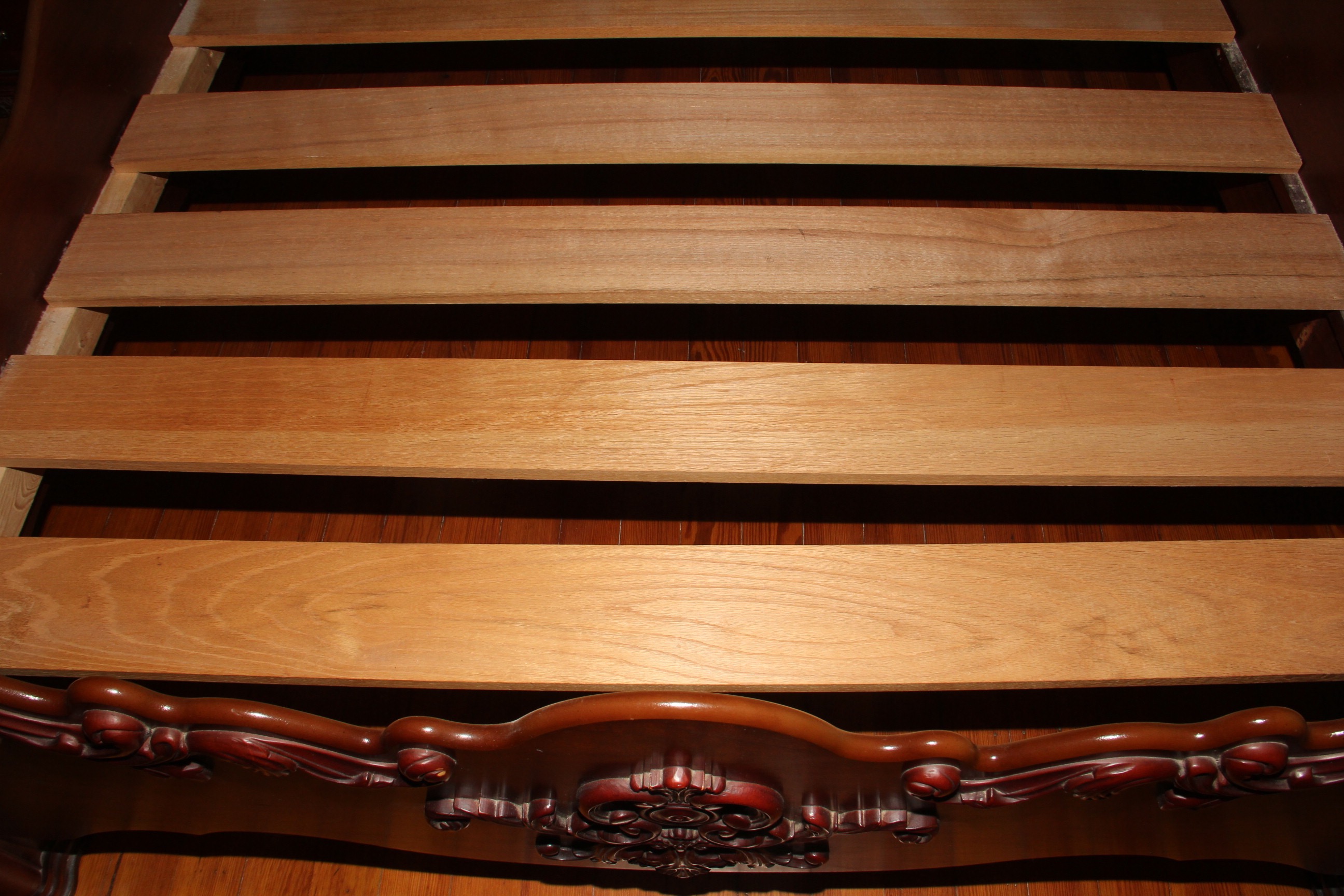 Pulaski Furniture Mahogany Victorian Reproduction Four Poster Queen Size Bed