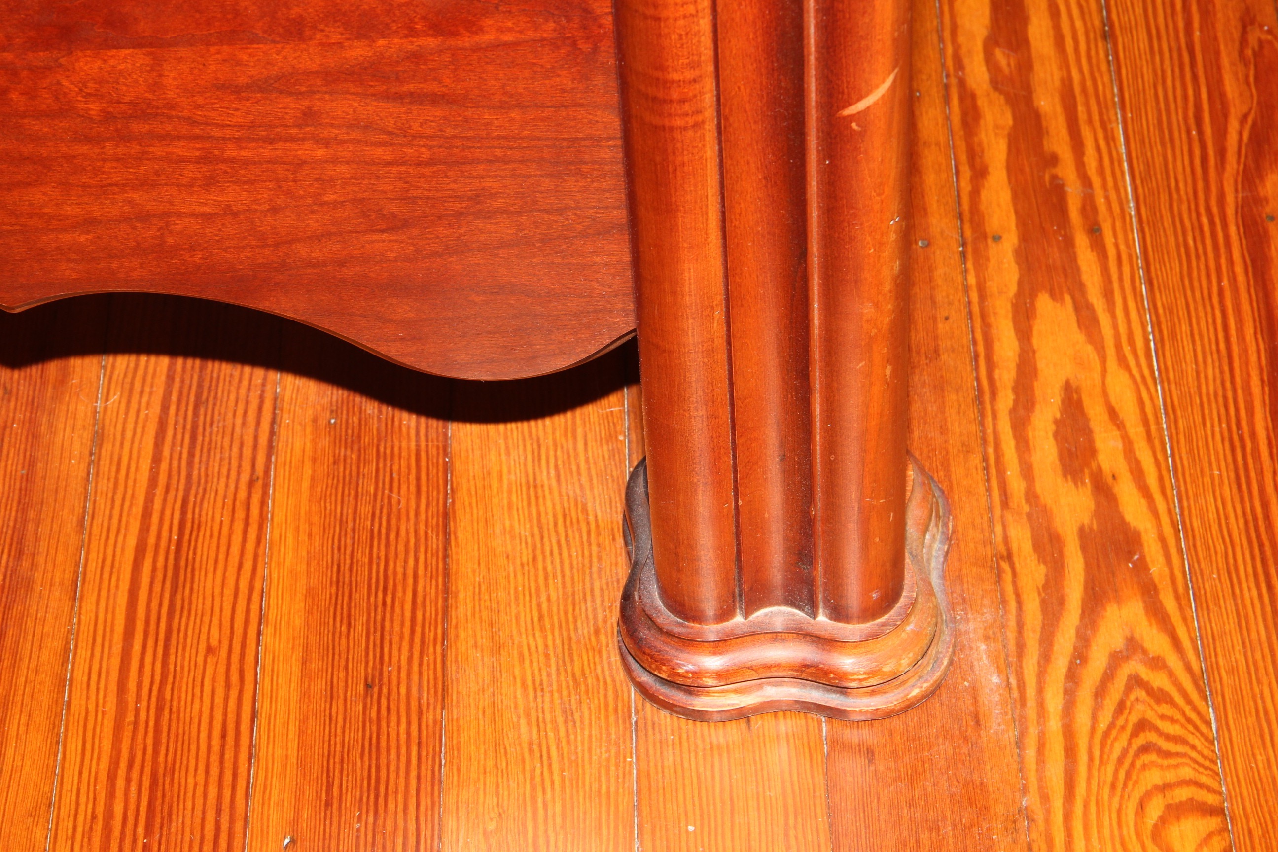 Pulaski Furniture Mahogany Victorian Reproduction Four Poster Queen Size Bed