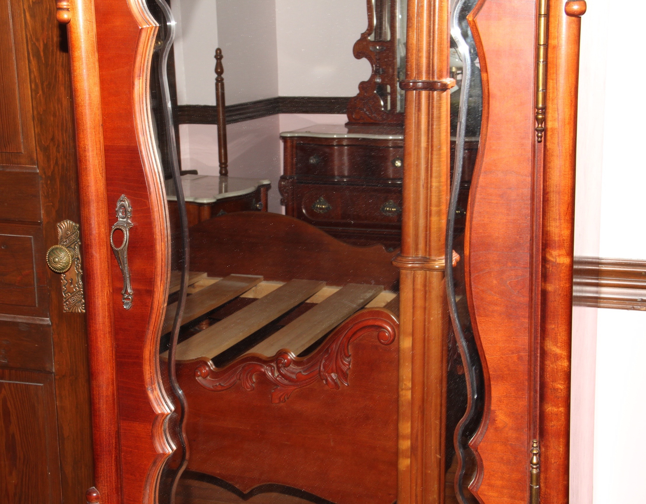 Pulaski Furniture Mahogany Victorian Mirrored Armoire