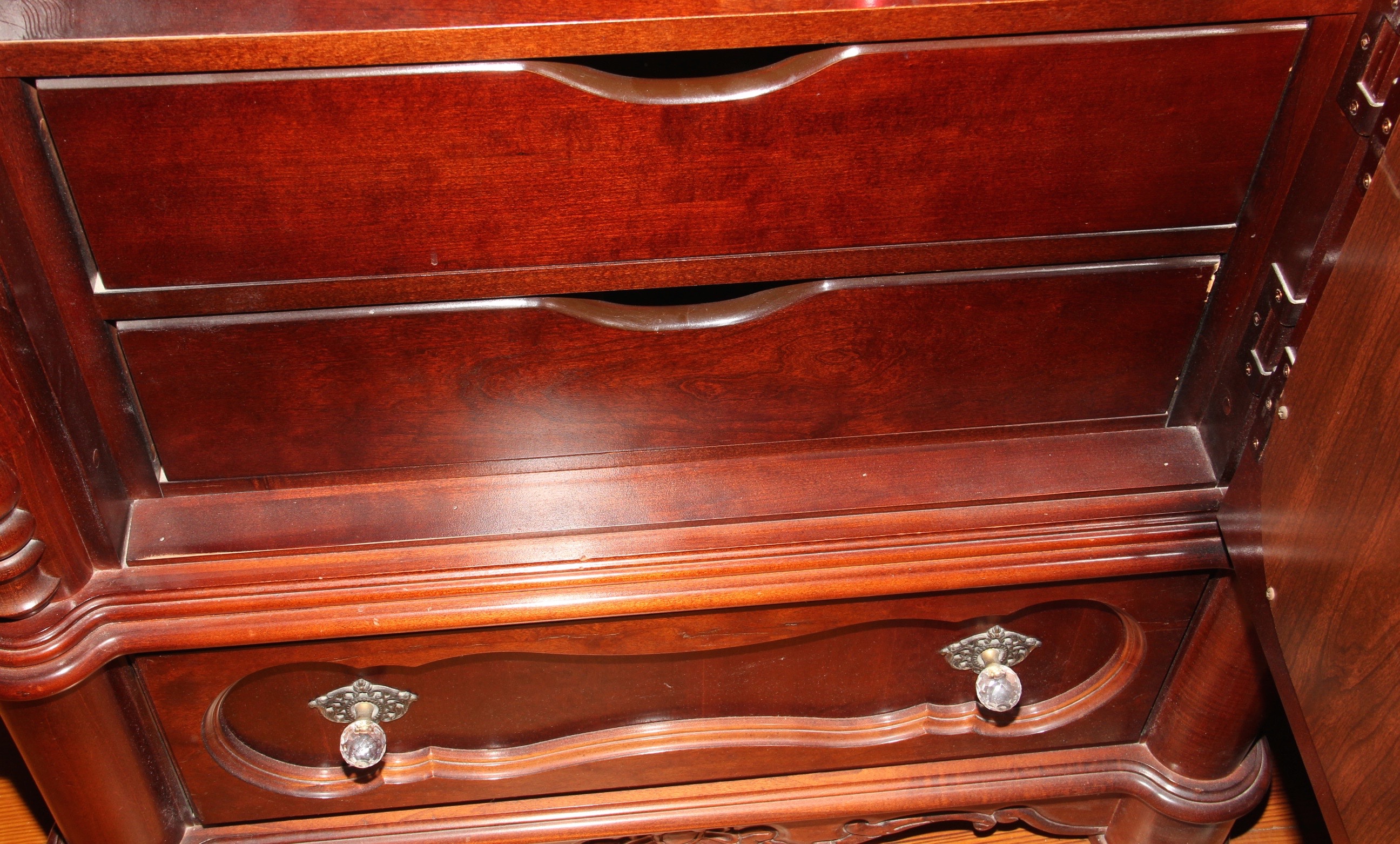 Pulaski Furniture Mahogany Victorian Mirrored Armoire