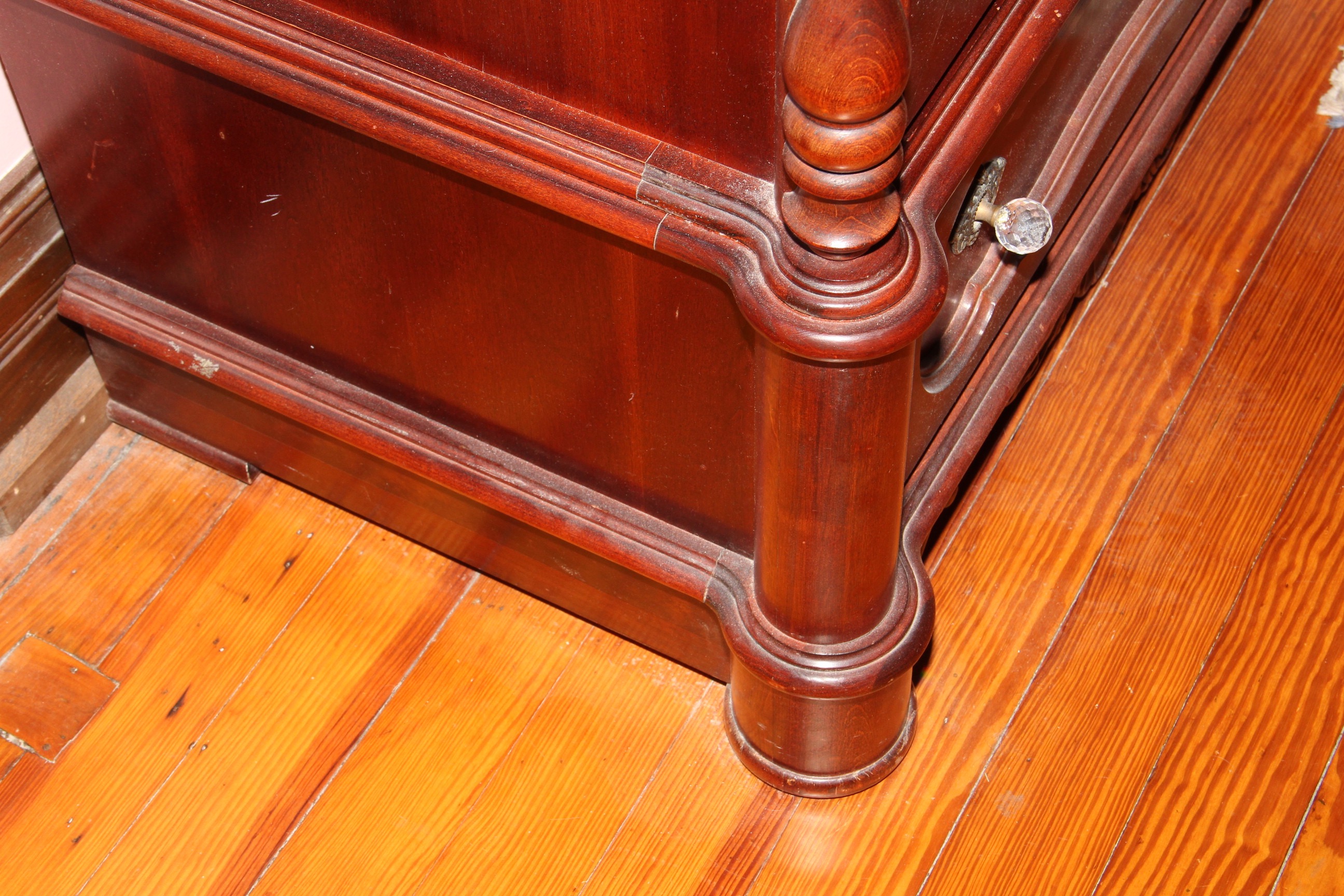 Pulaski Furniture Mahogany Victorian Mirrored Armoire