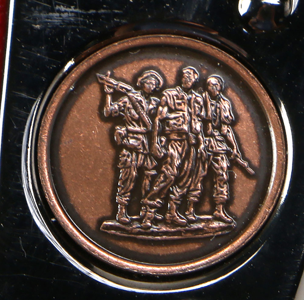 Pair of Franklin Mint War Themed Knives