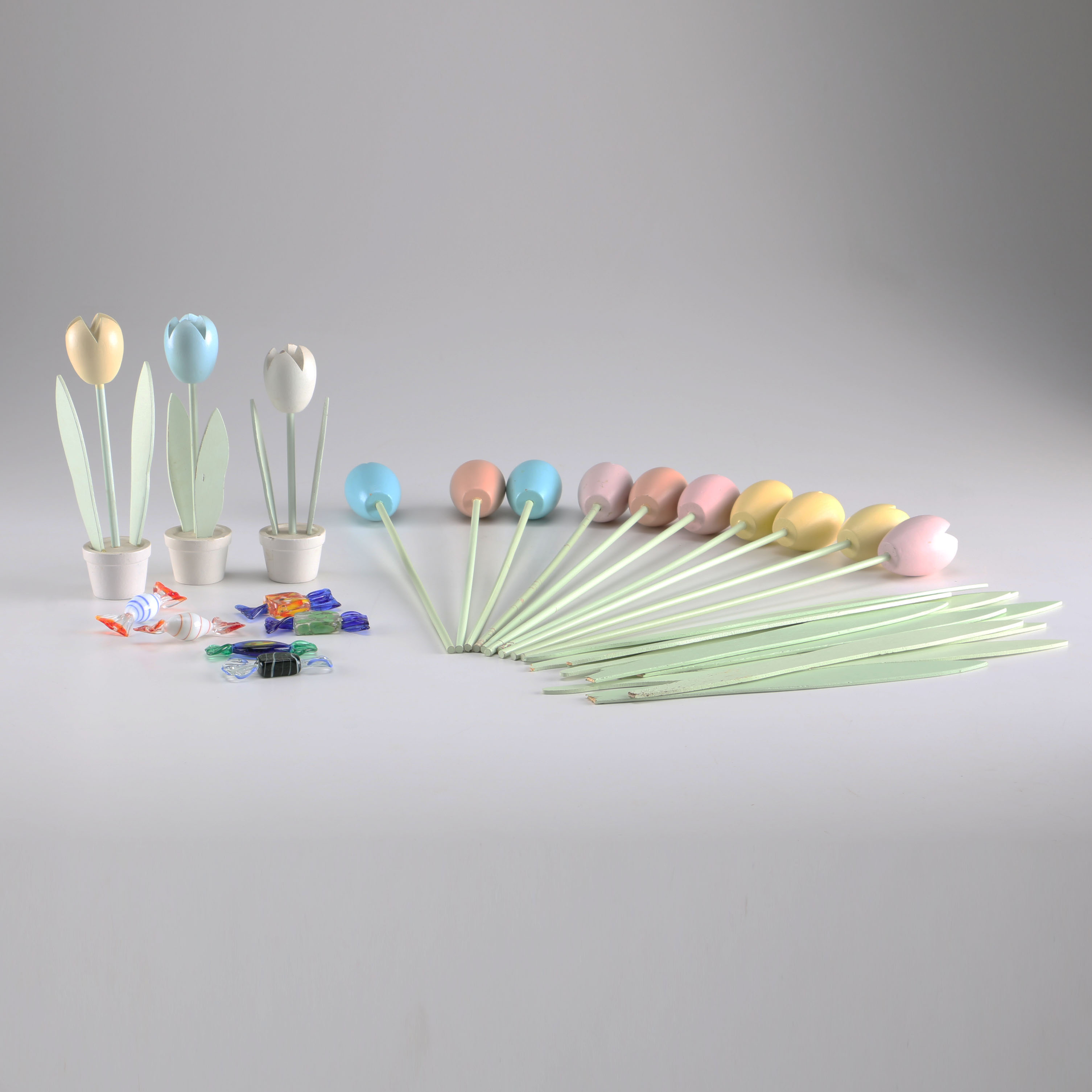 Assortment of Easter Decor