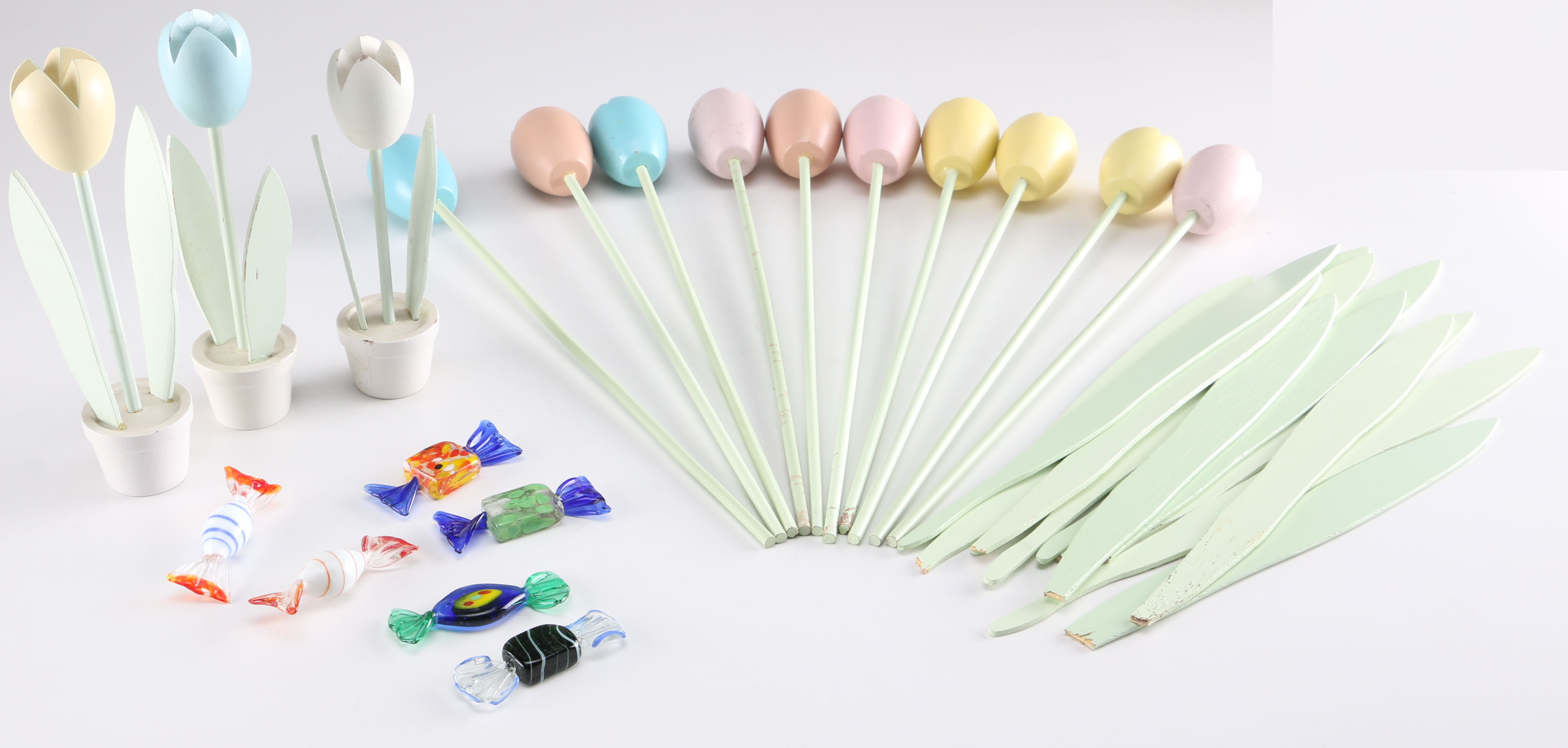 Assortment of Easter Decor