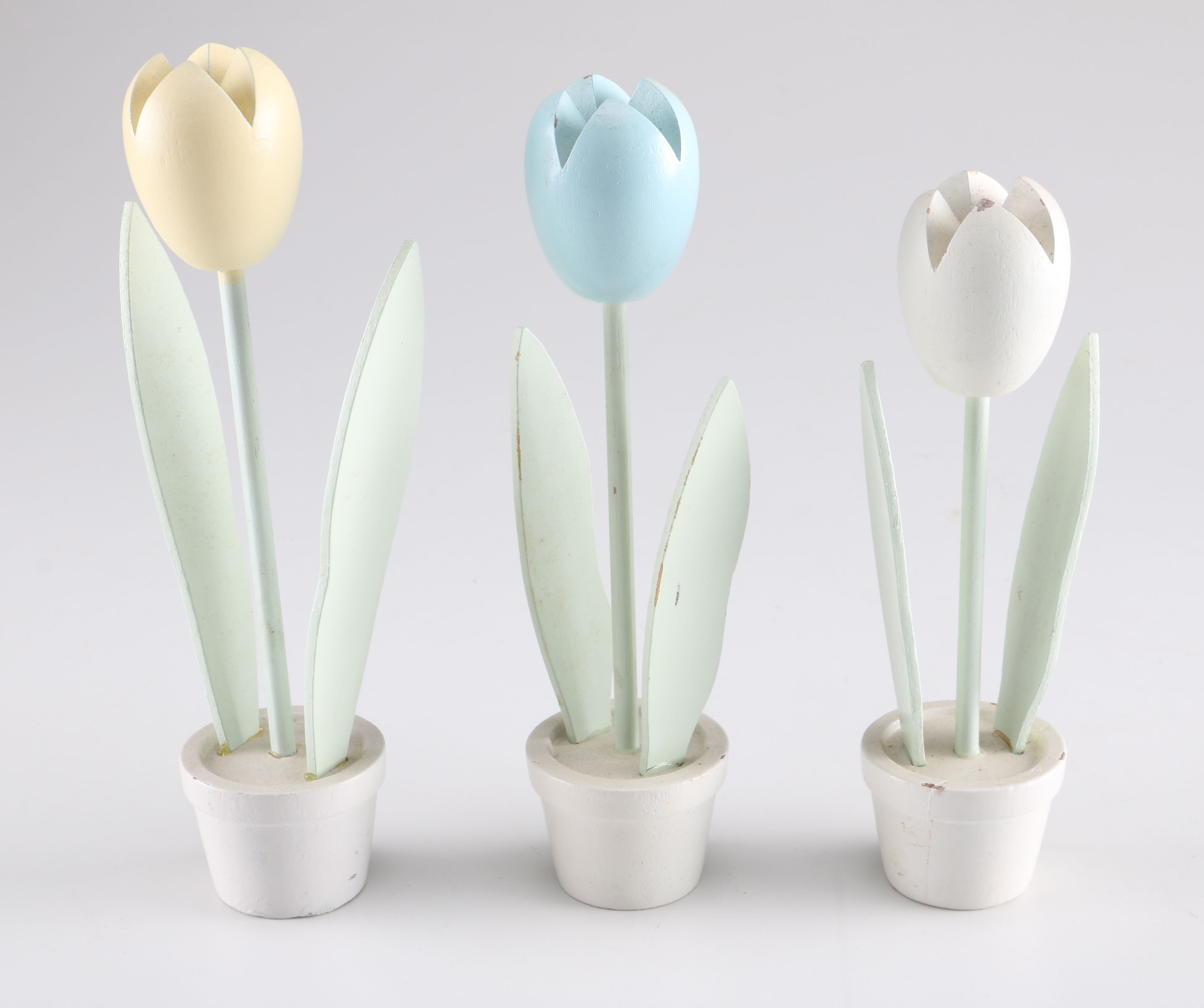 Assortment of Easter Decor