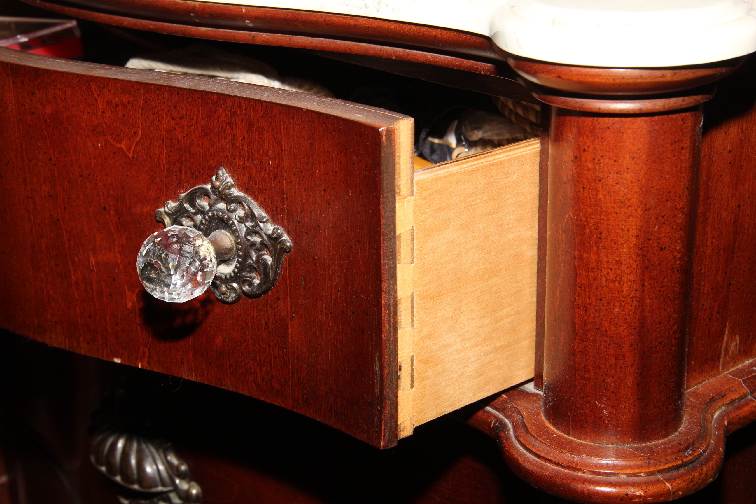 Pulaski Furniture Mahogany Victorian Reproduction Marble Top Nightstand