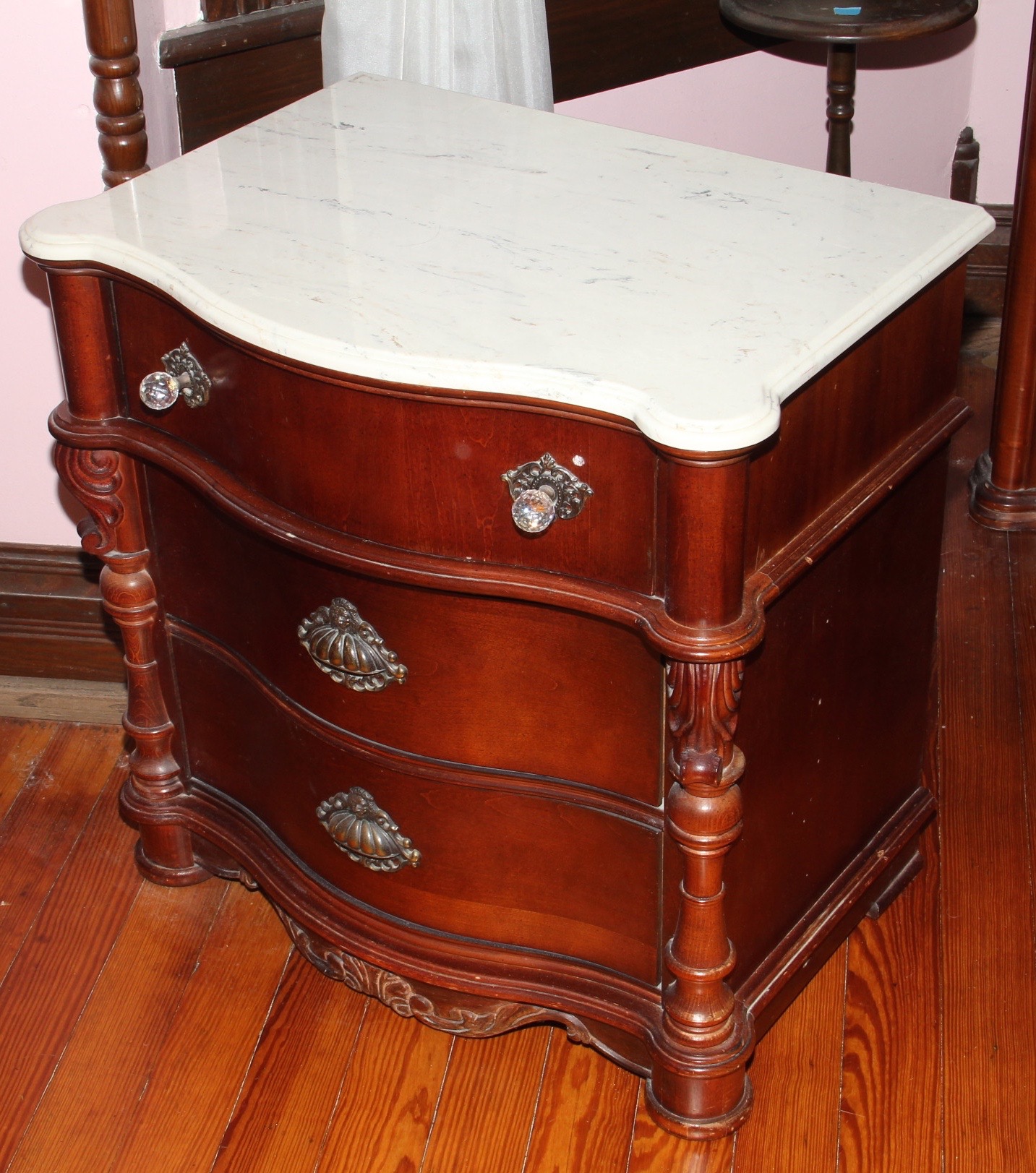 Pulaski Furniture Mahogany Victorian Reproduction Marble Top Nightstand