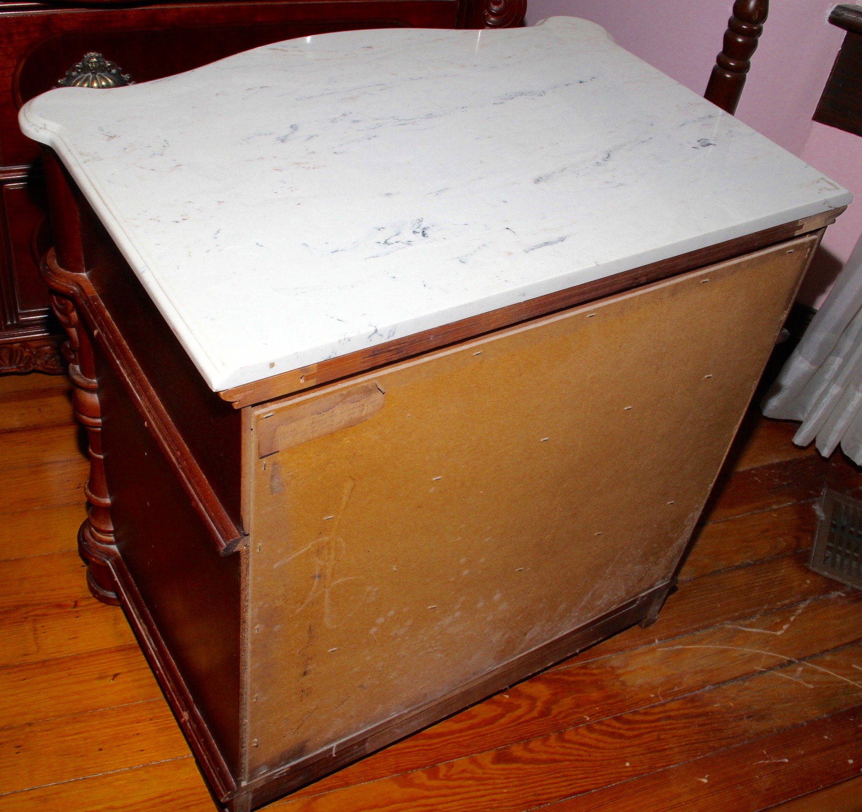 Pulaski Furniture Mahogany Victorian Reproduction Marble Top Nightstand