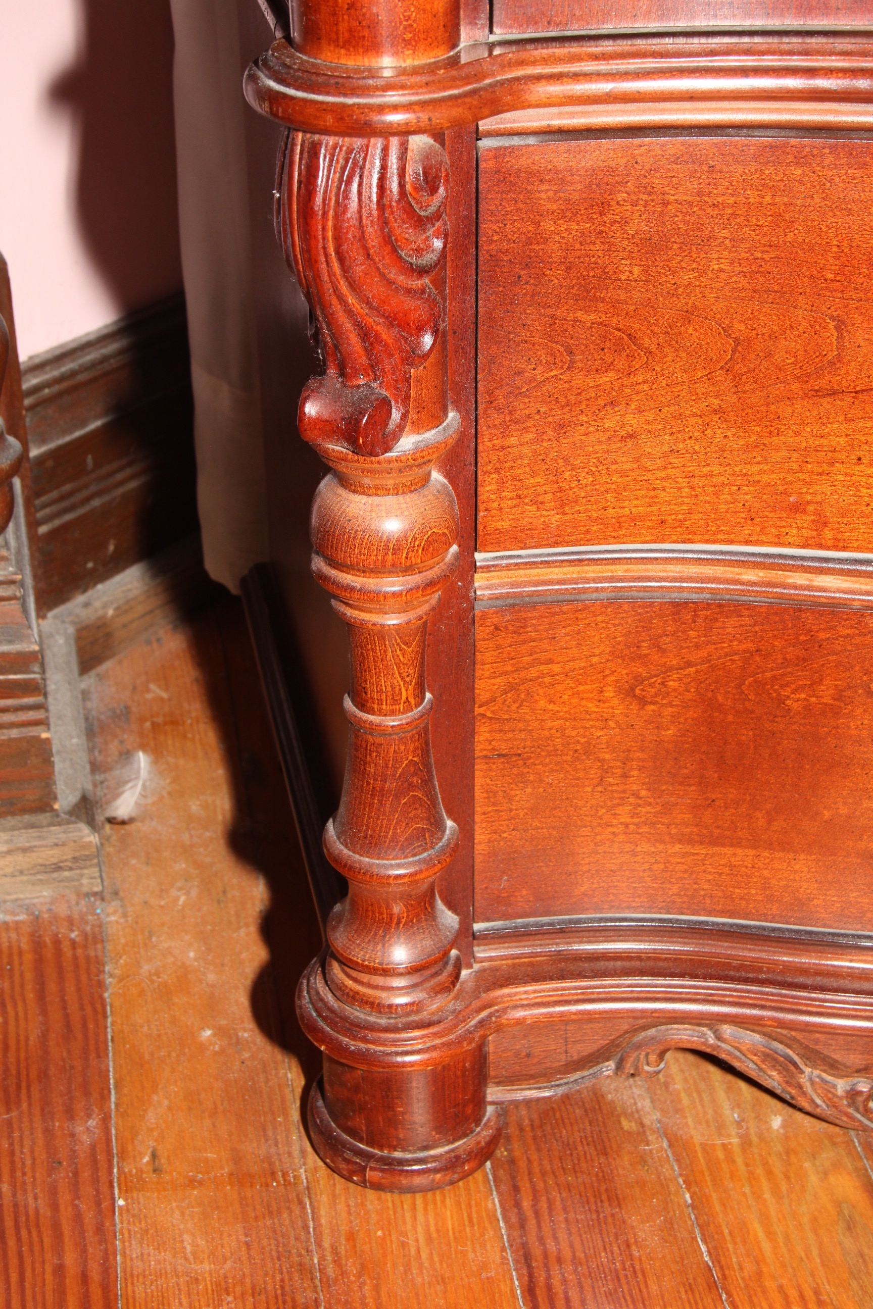 Pulaski Furniture Mahogany Victorian Reproduction Marble Top Nightstand