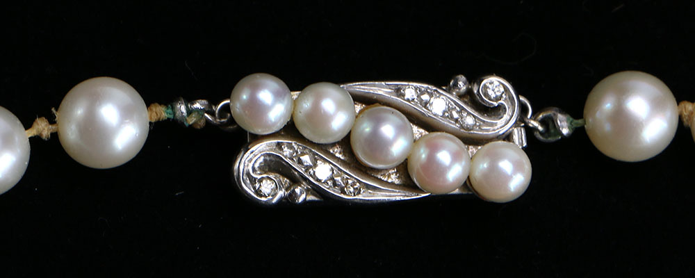 Pearl Necklace with White Gold and Diamond Clasp