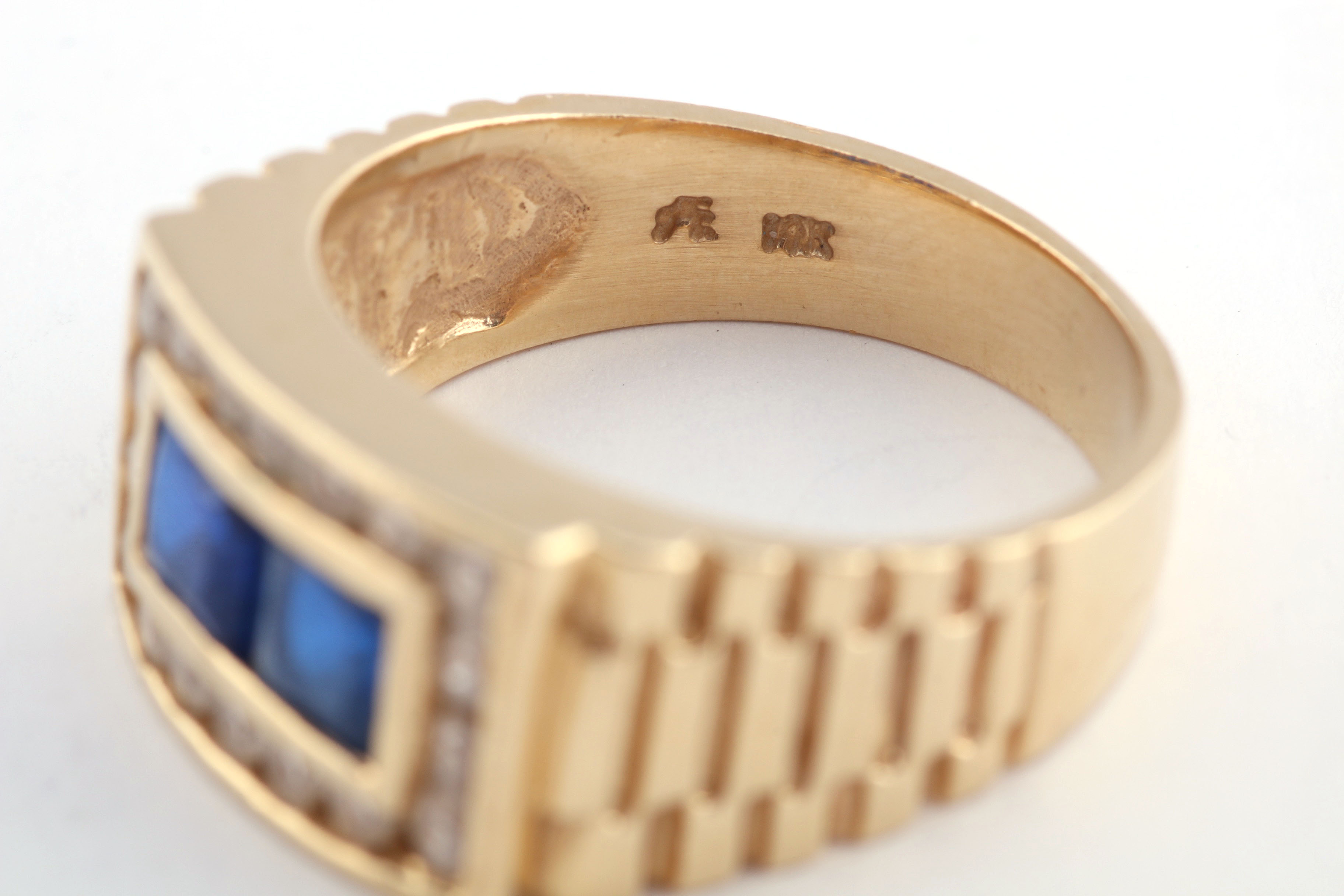 14K Yellow Gold Men's Ring with Decorative Stones