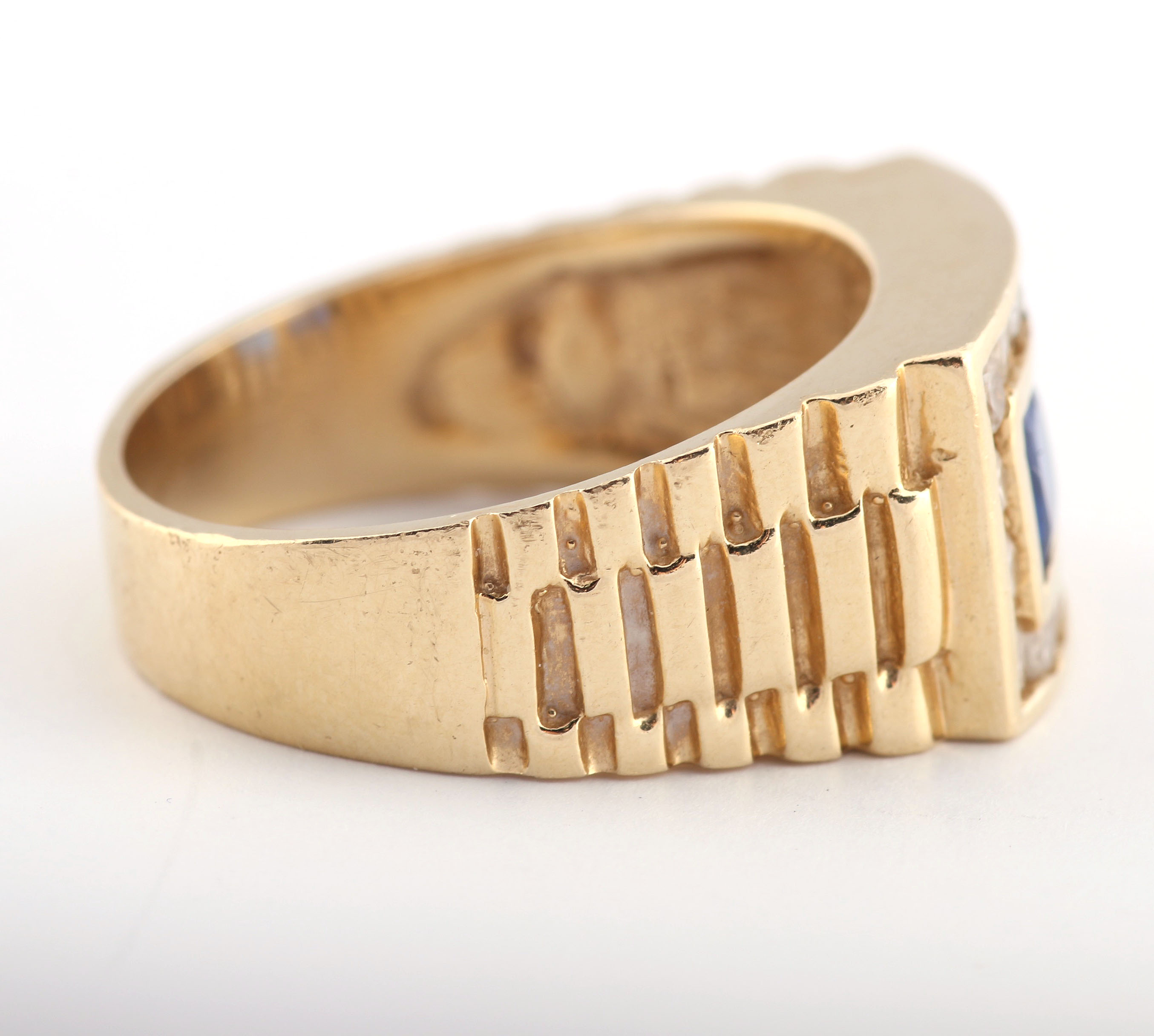 14K Yellow Gold Men's Ring with Decorative Stones