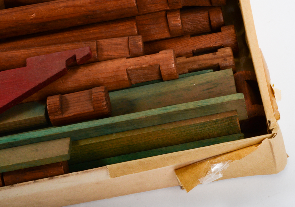 Vintage Lincoln Logs Set